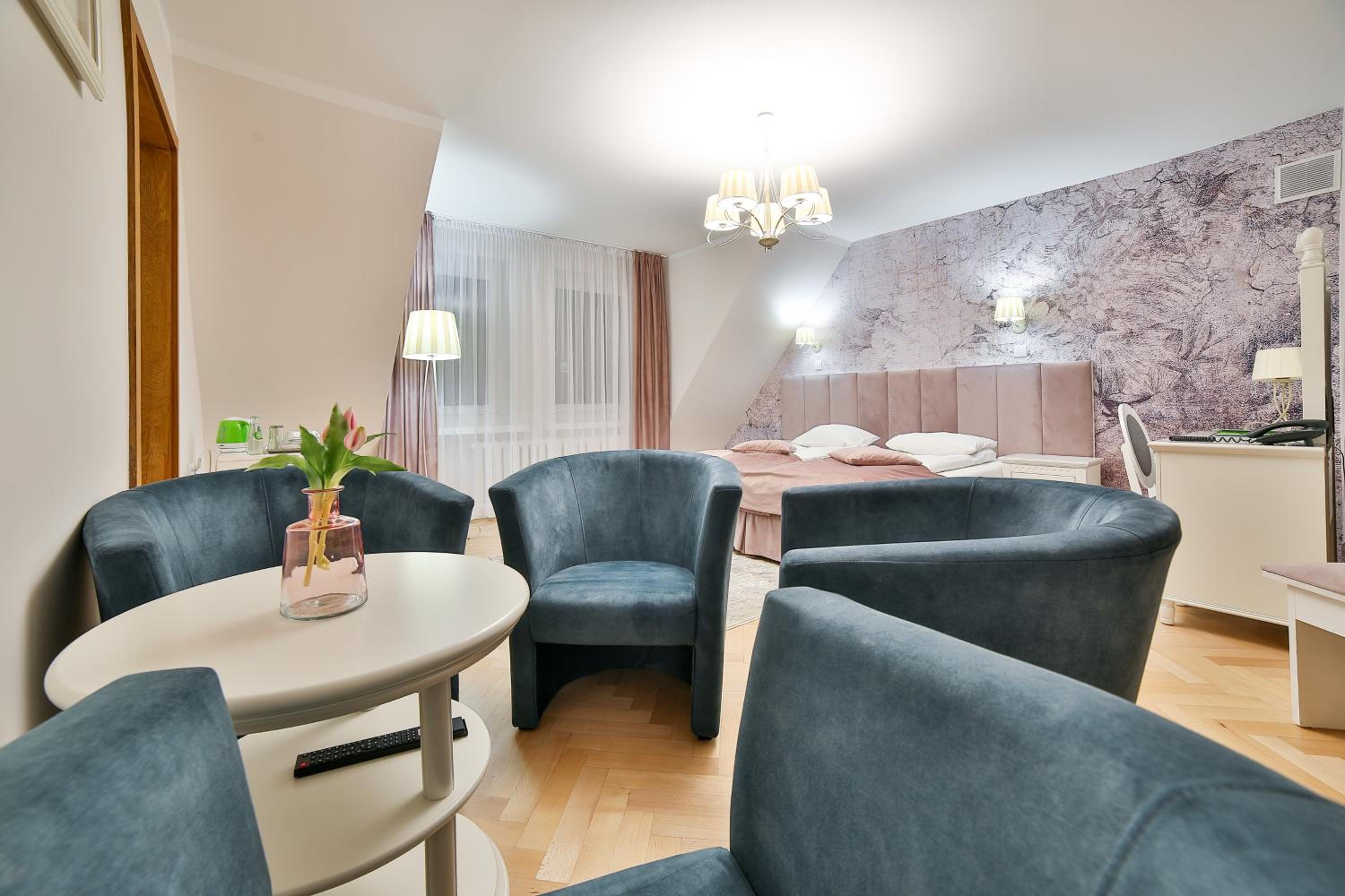Two-Bedroom Apartment - Photo 2