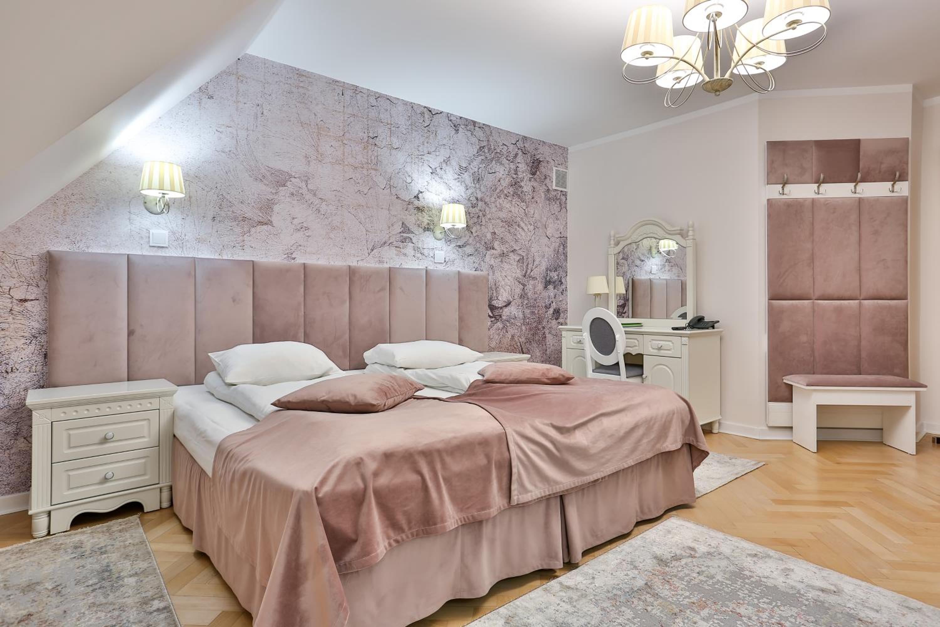 Two-Bedroom Apartment - Photo 33