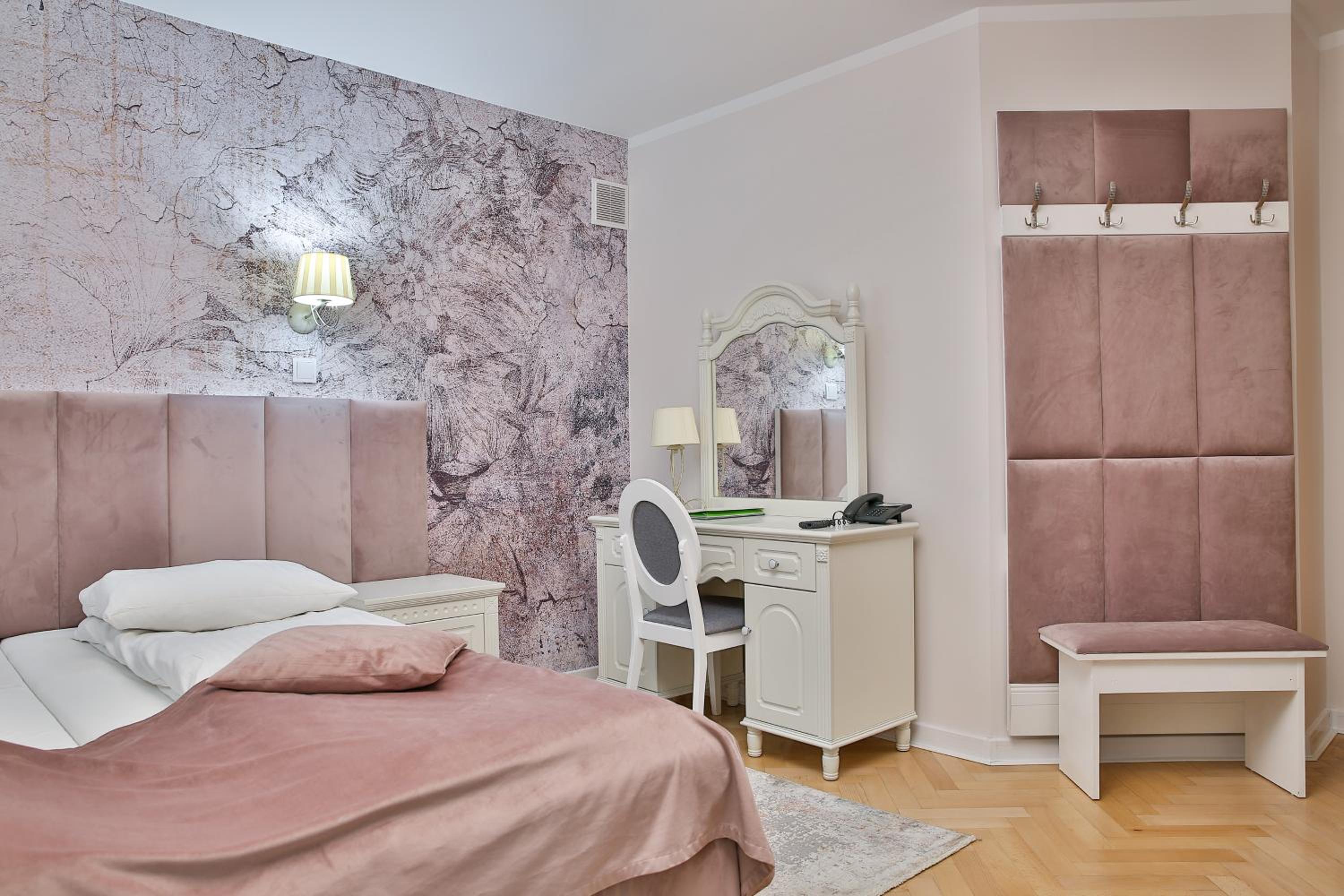 Two-Bedroom Apartment - Photo 31