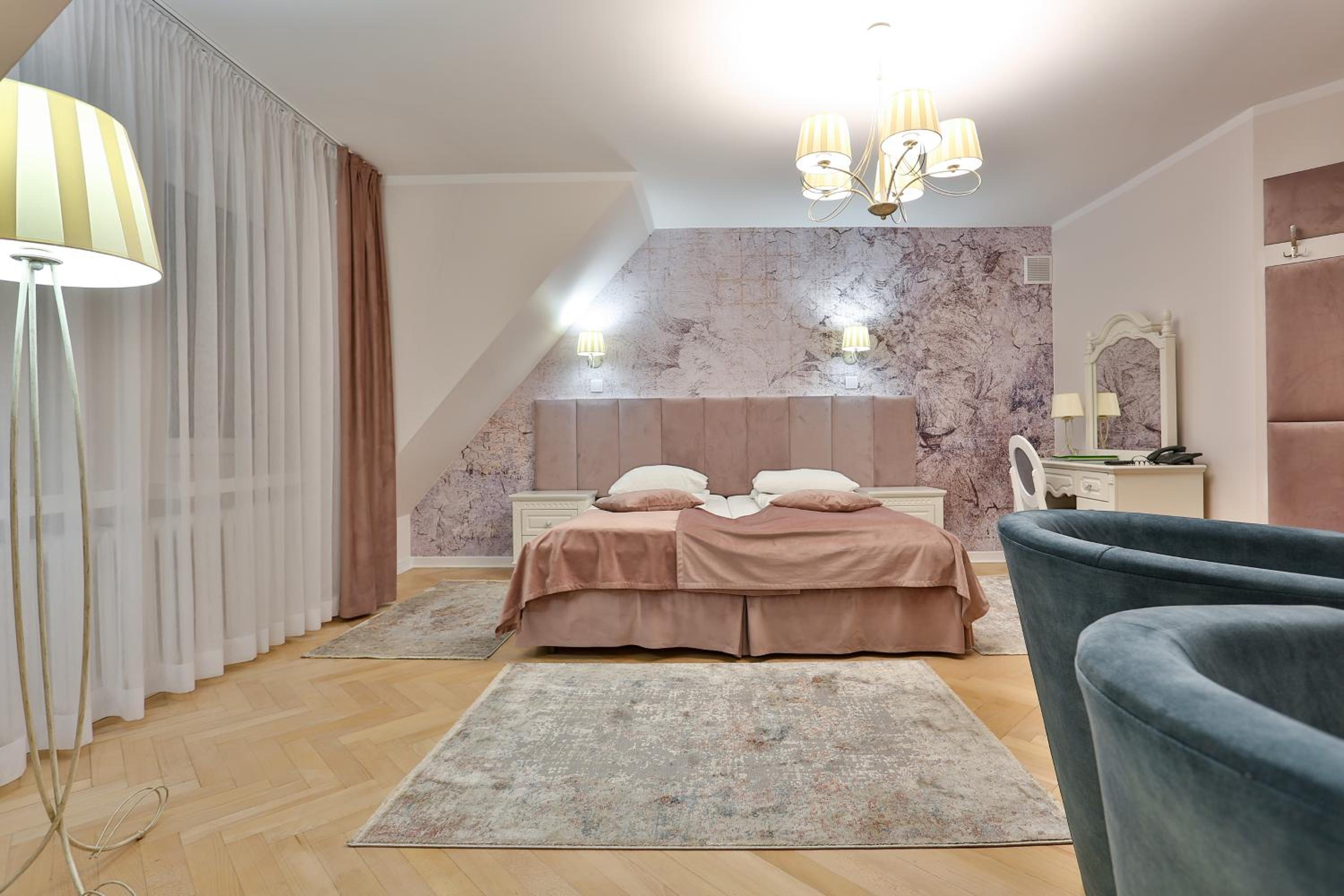 Two-Bedroom Apartment - Photo 32