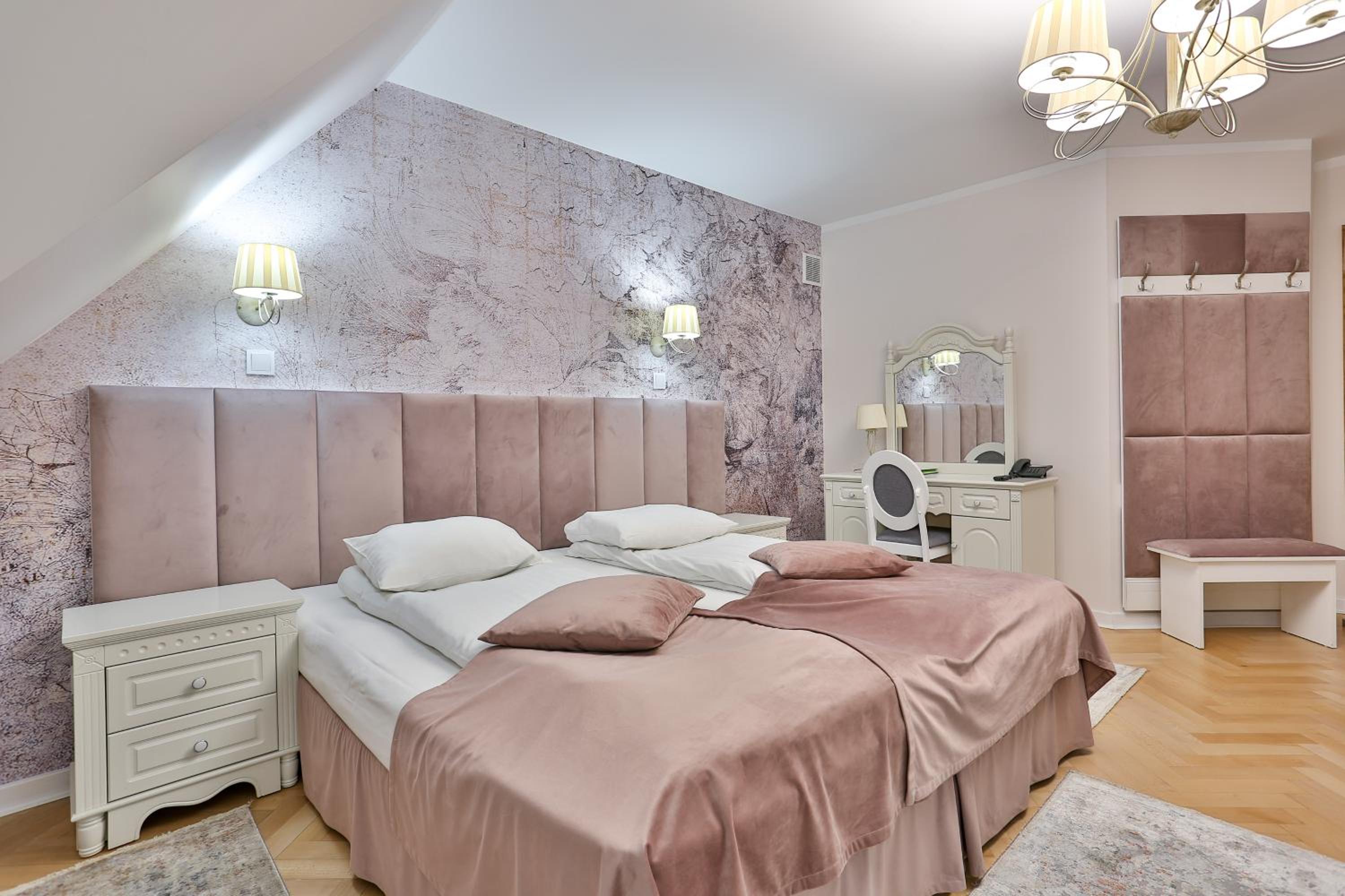 Two-Bedroom Apartment - Photo 24