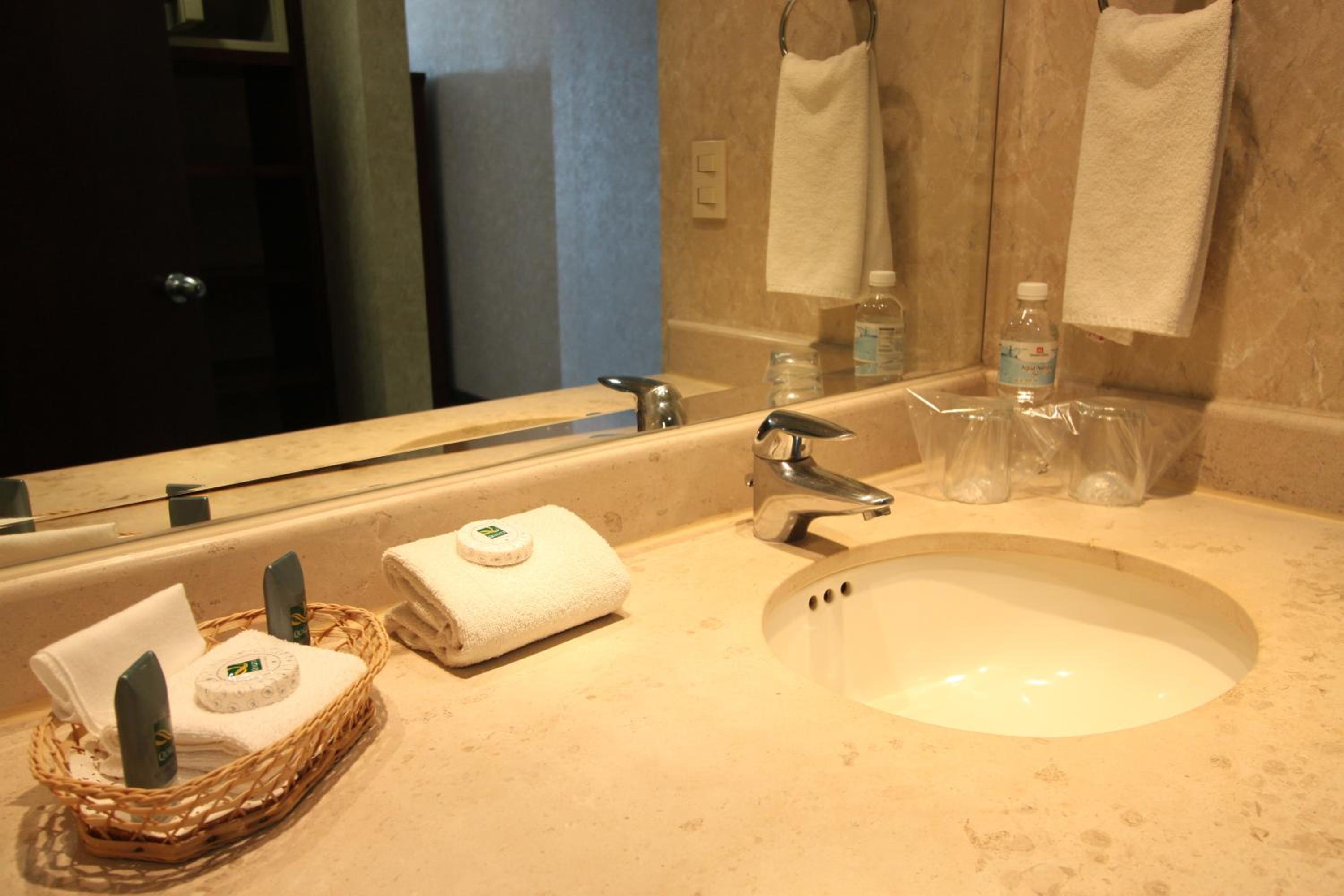 Standard Double Room - Photo 7