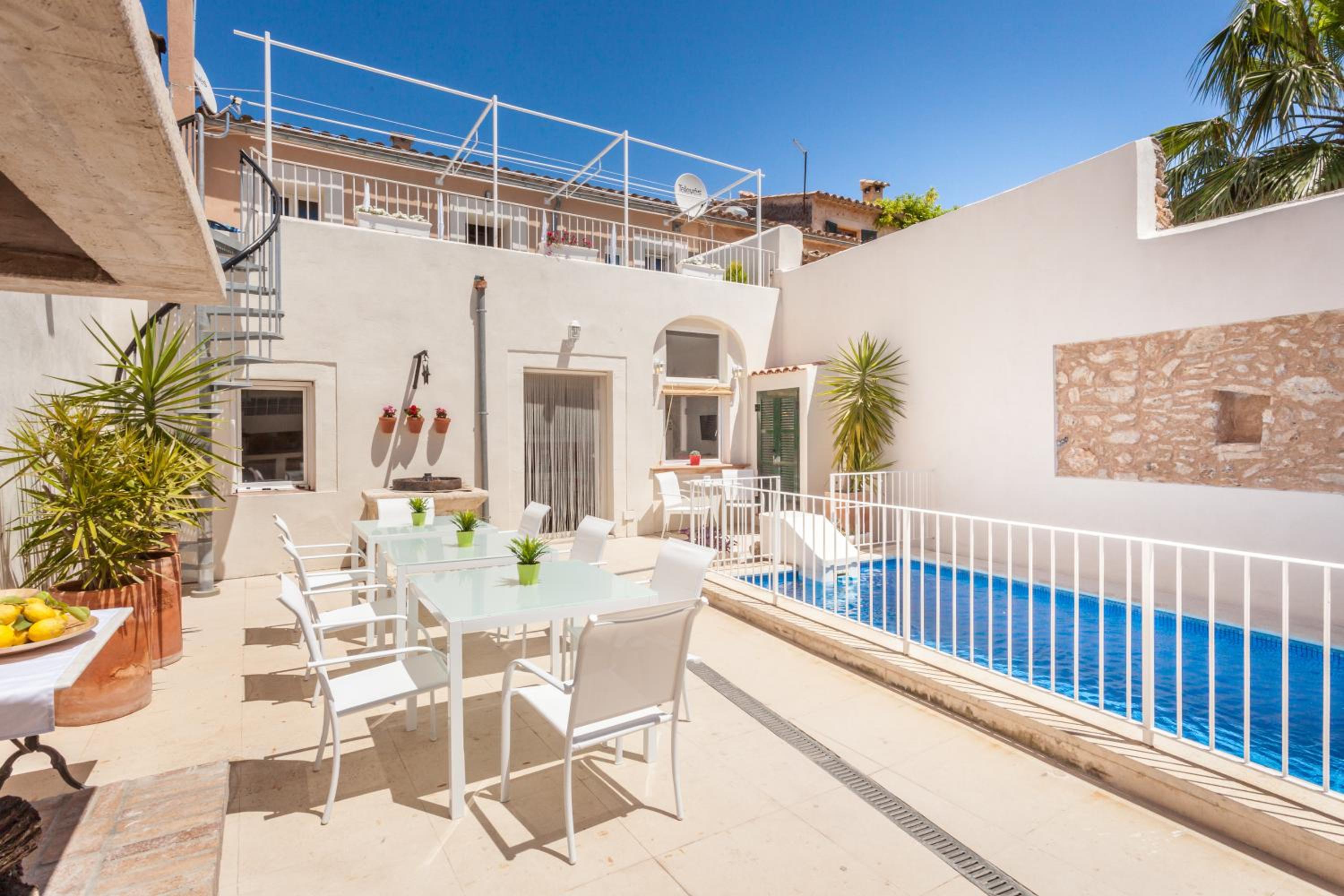 Five-Bedroom Villa photo 2