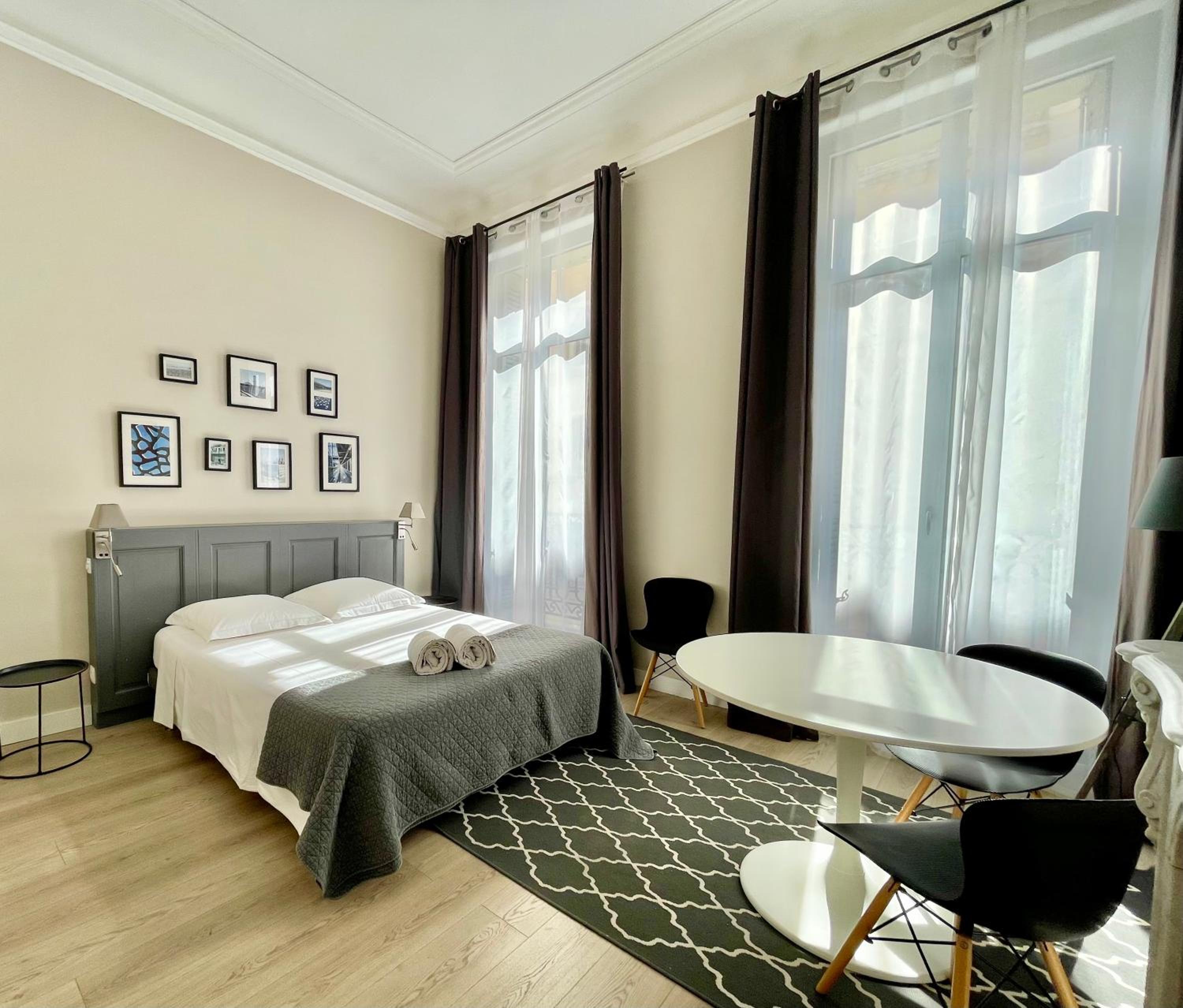 Two-Bedroom Suite - Photo 8