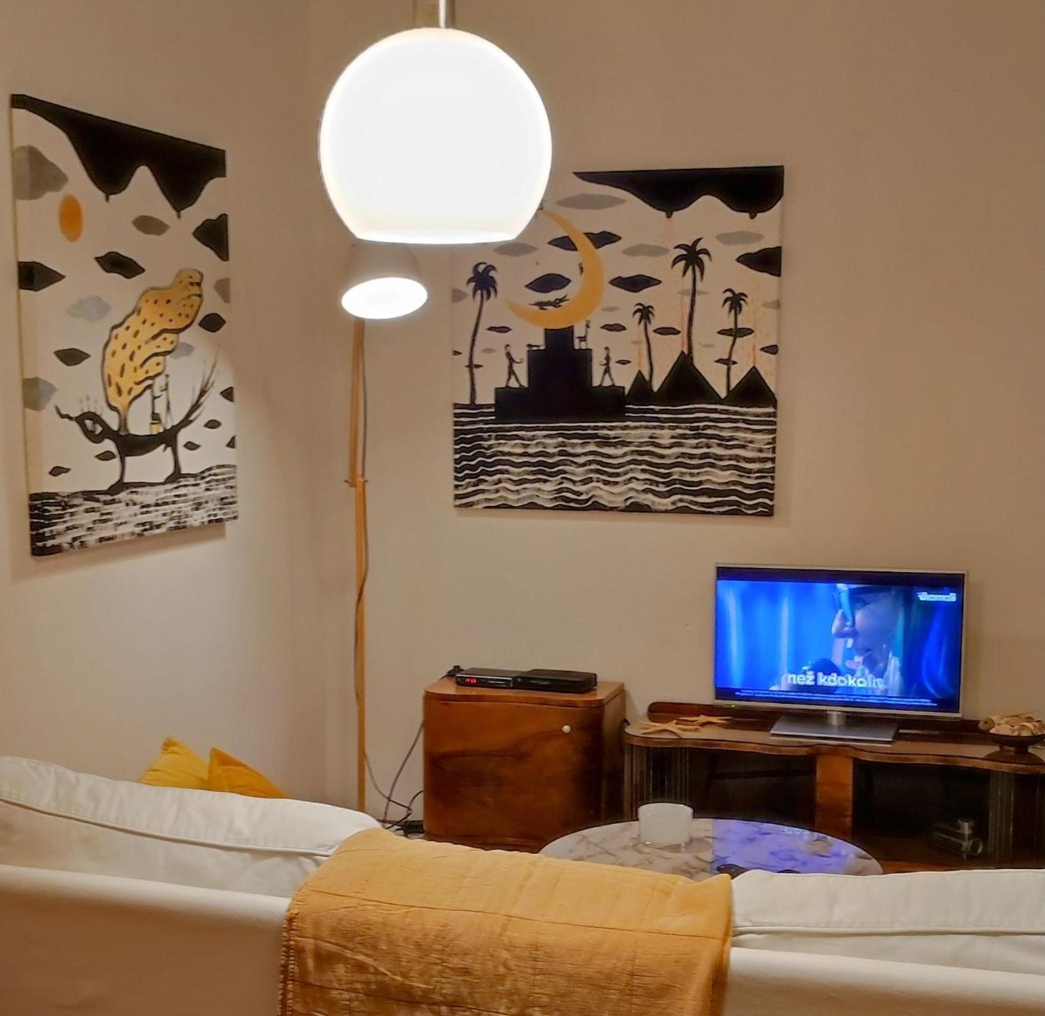 One-Bedroom Apartment photo 2