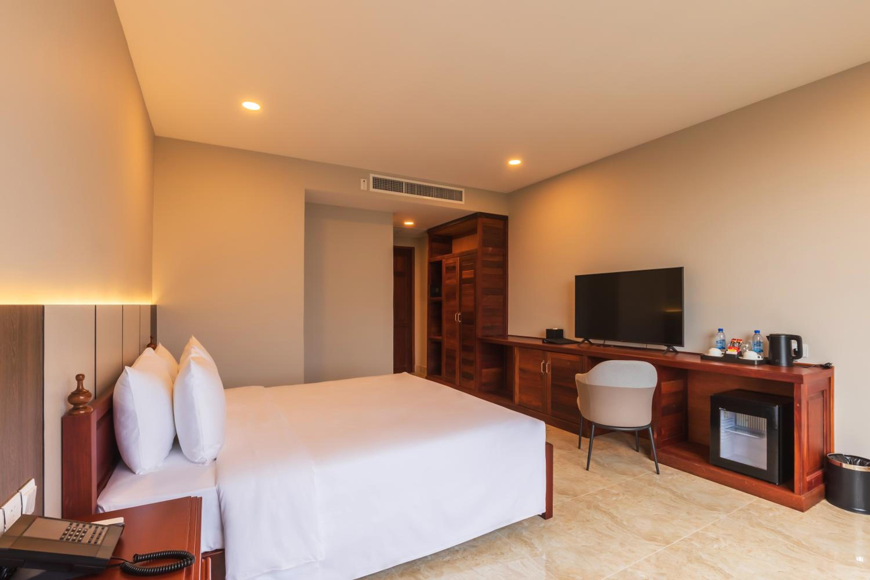1 King Bedroom - Photo 3