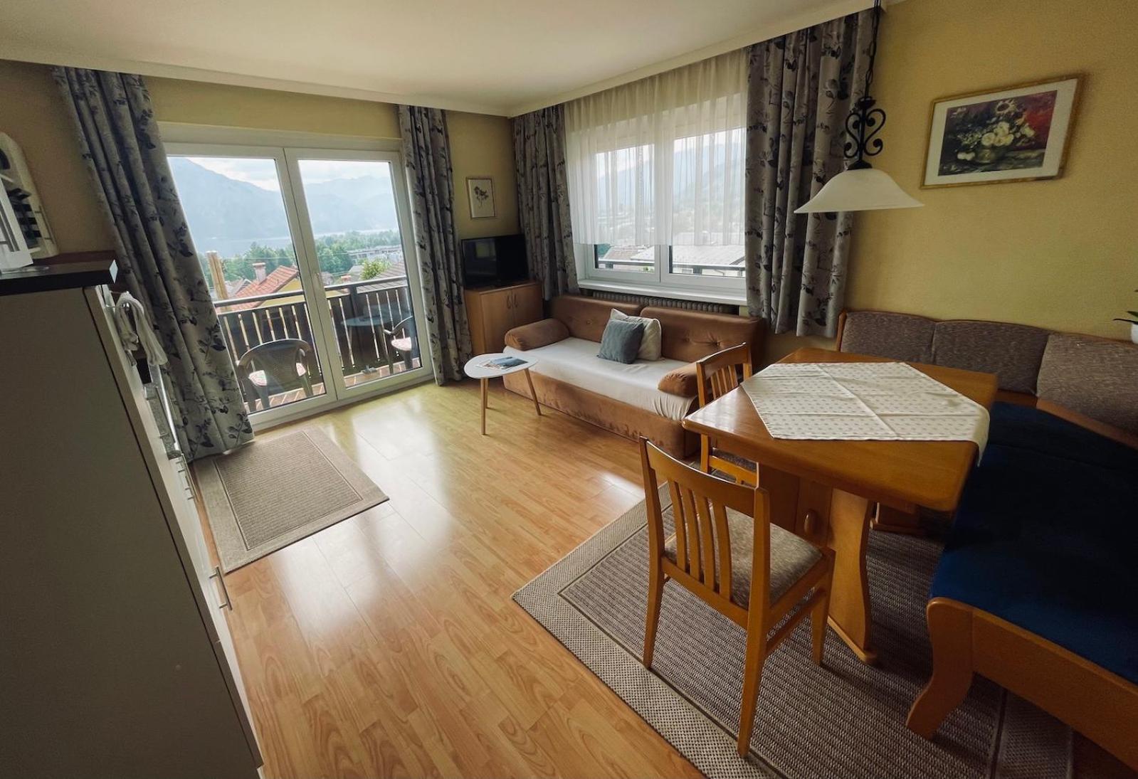 Apartment With Lake View