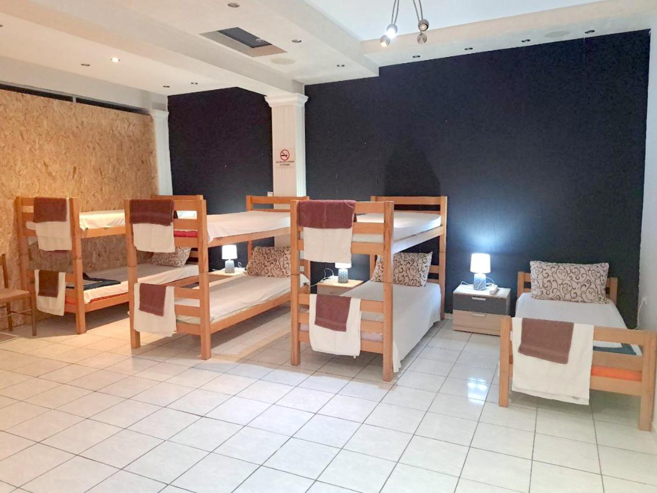 Bunk Bed In Mixed Dormitory Room photo 1