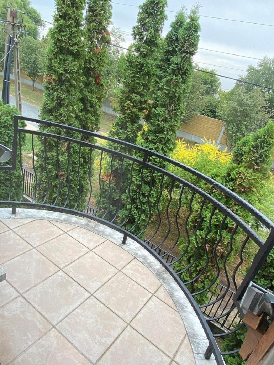 Three-Bedroom Apartment - Photo 10