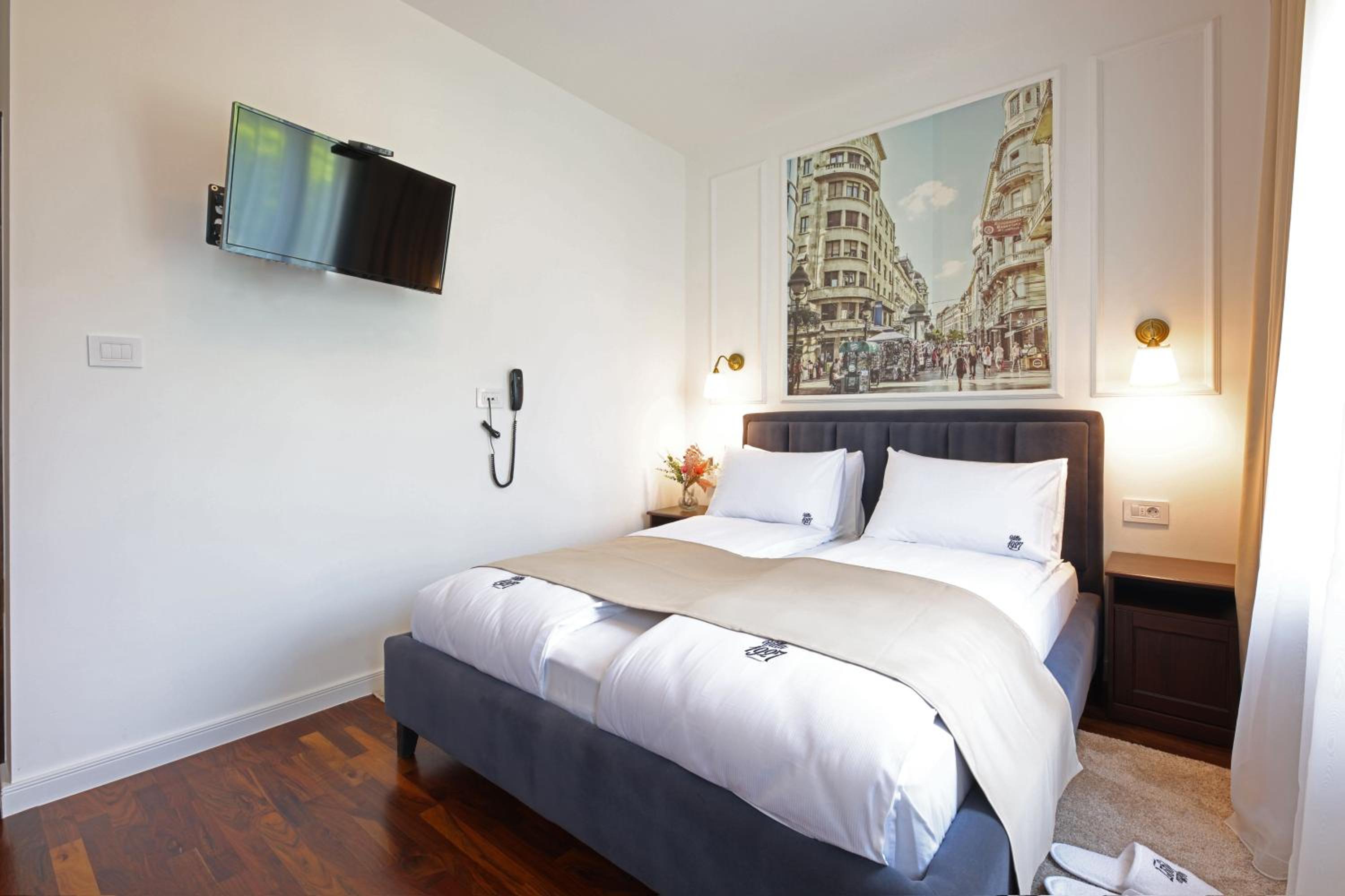 Double Room - Photo 6