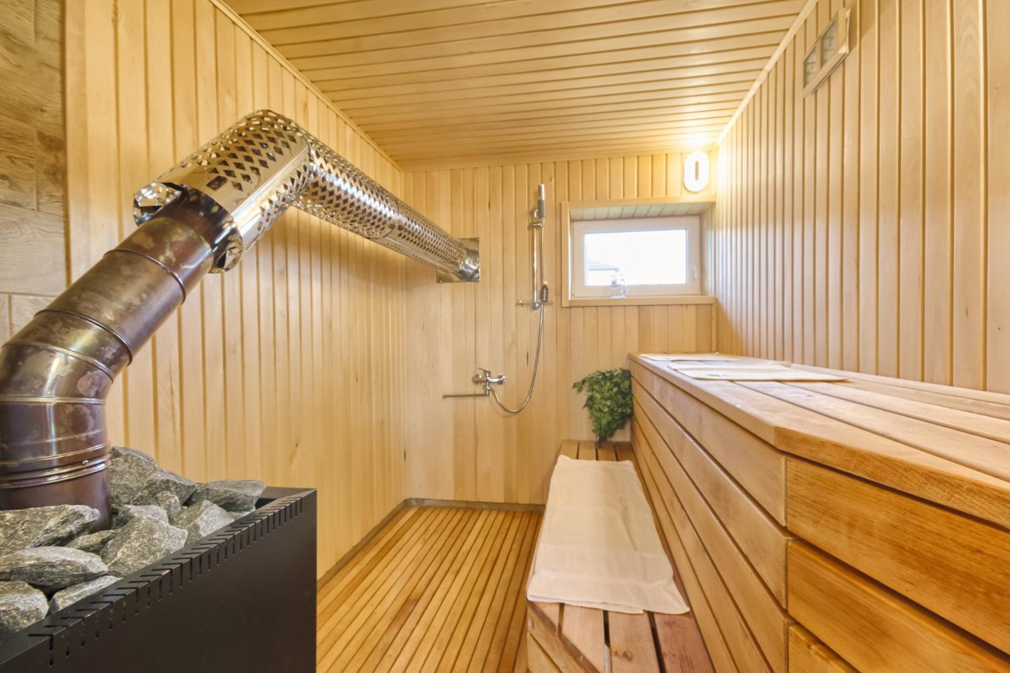 One-Bedroom House - Photo 37