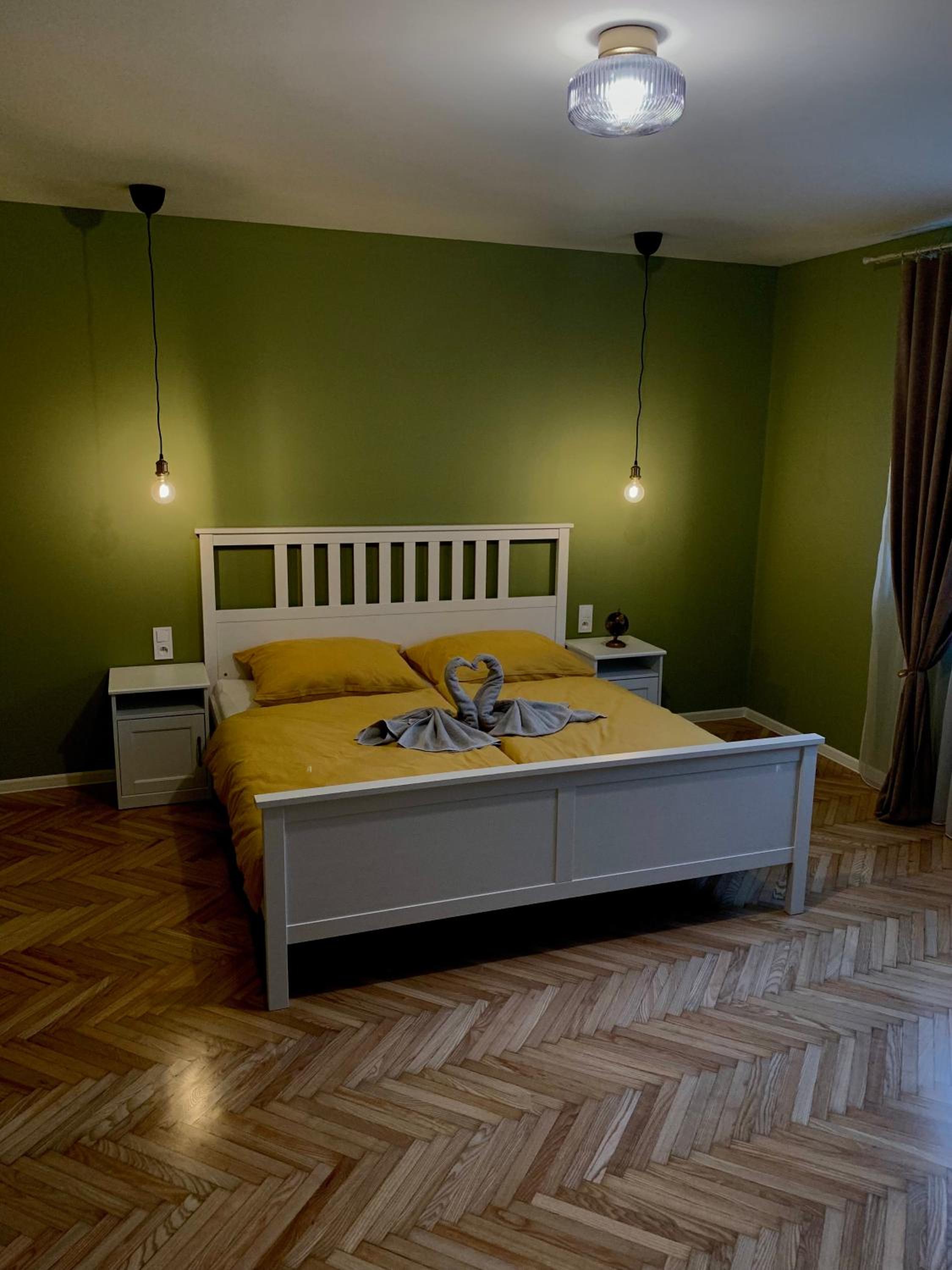 One-Bedroom Apartment - Photo 1