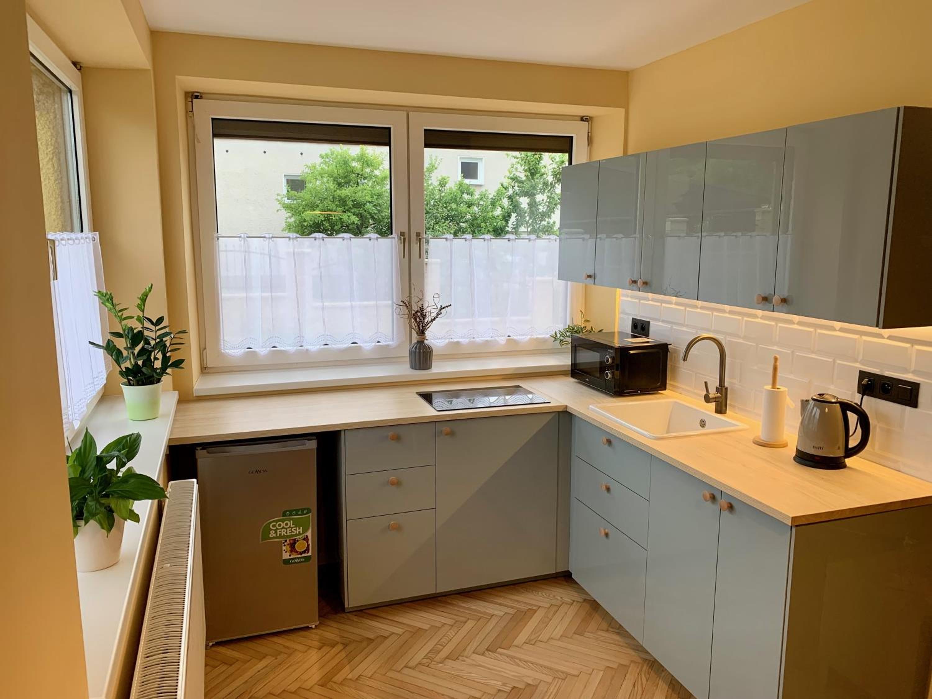 One-Bedroom Apartment - Photo 2