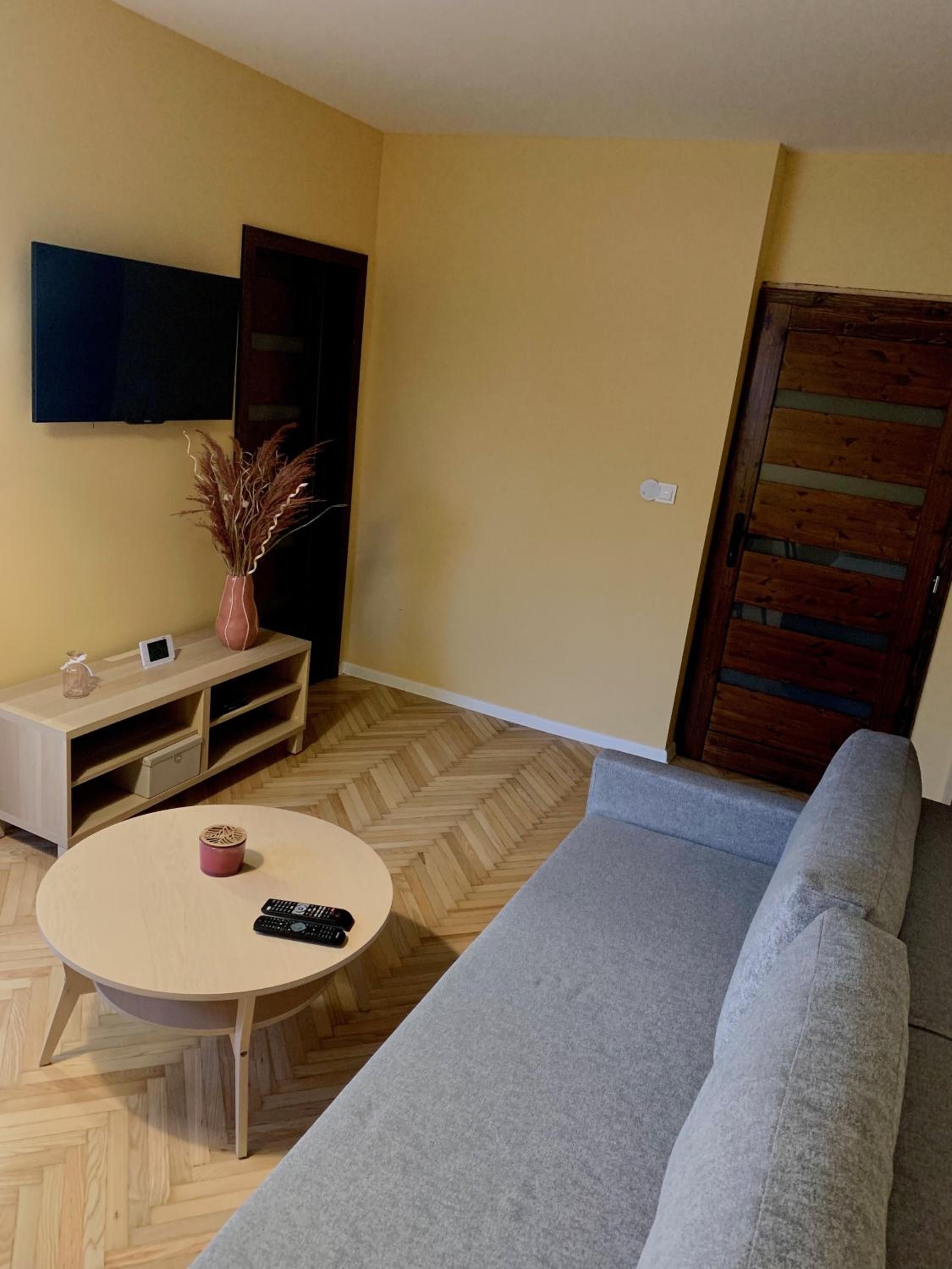 One-Bedroom Apartment - Photo 3