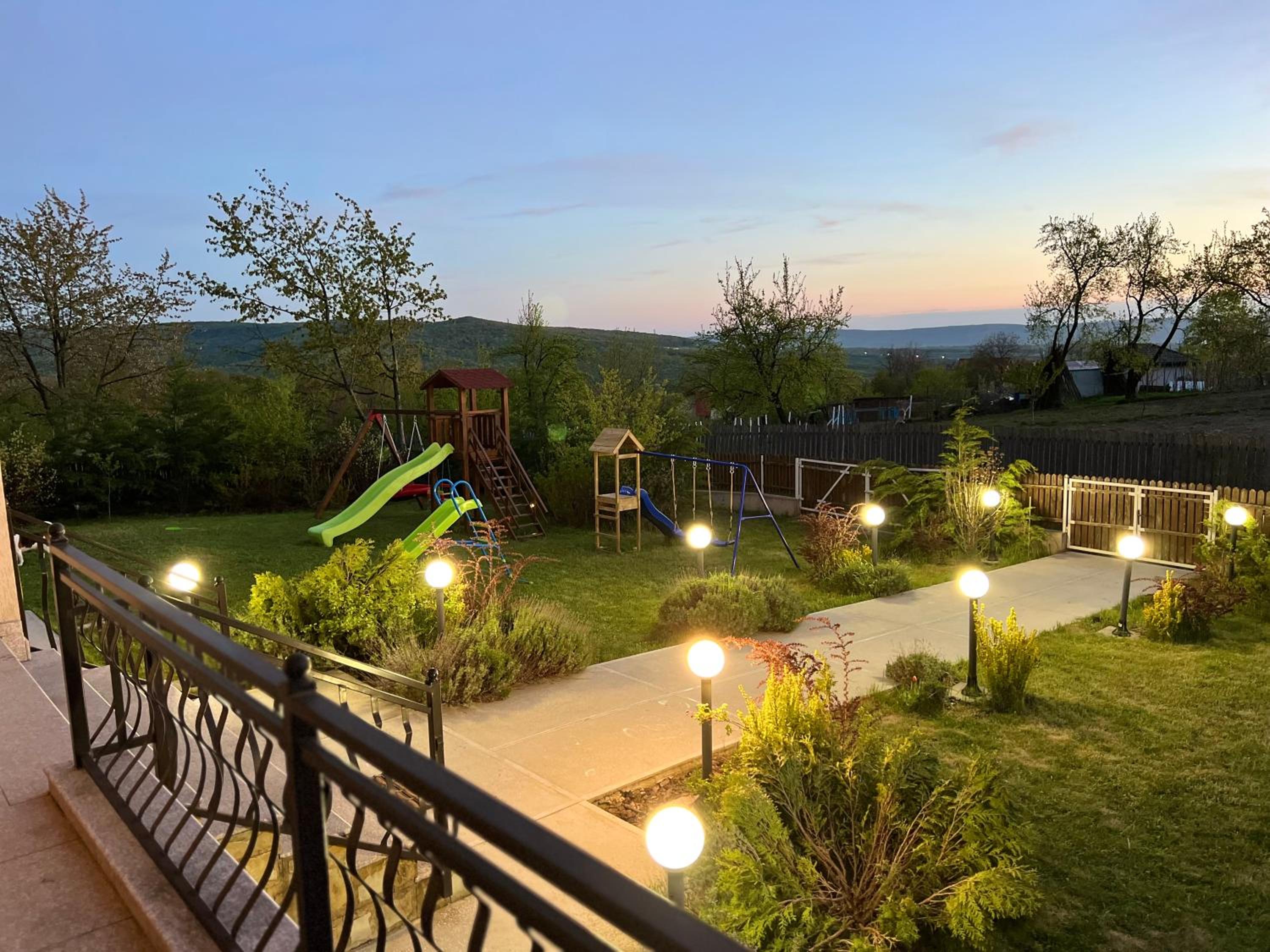 Four-Bedroom Vacation Home photo 3