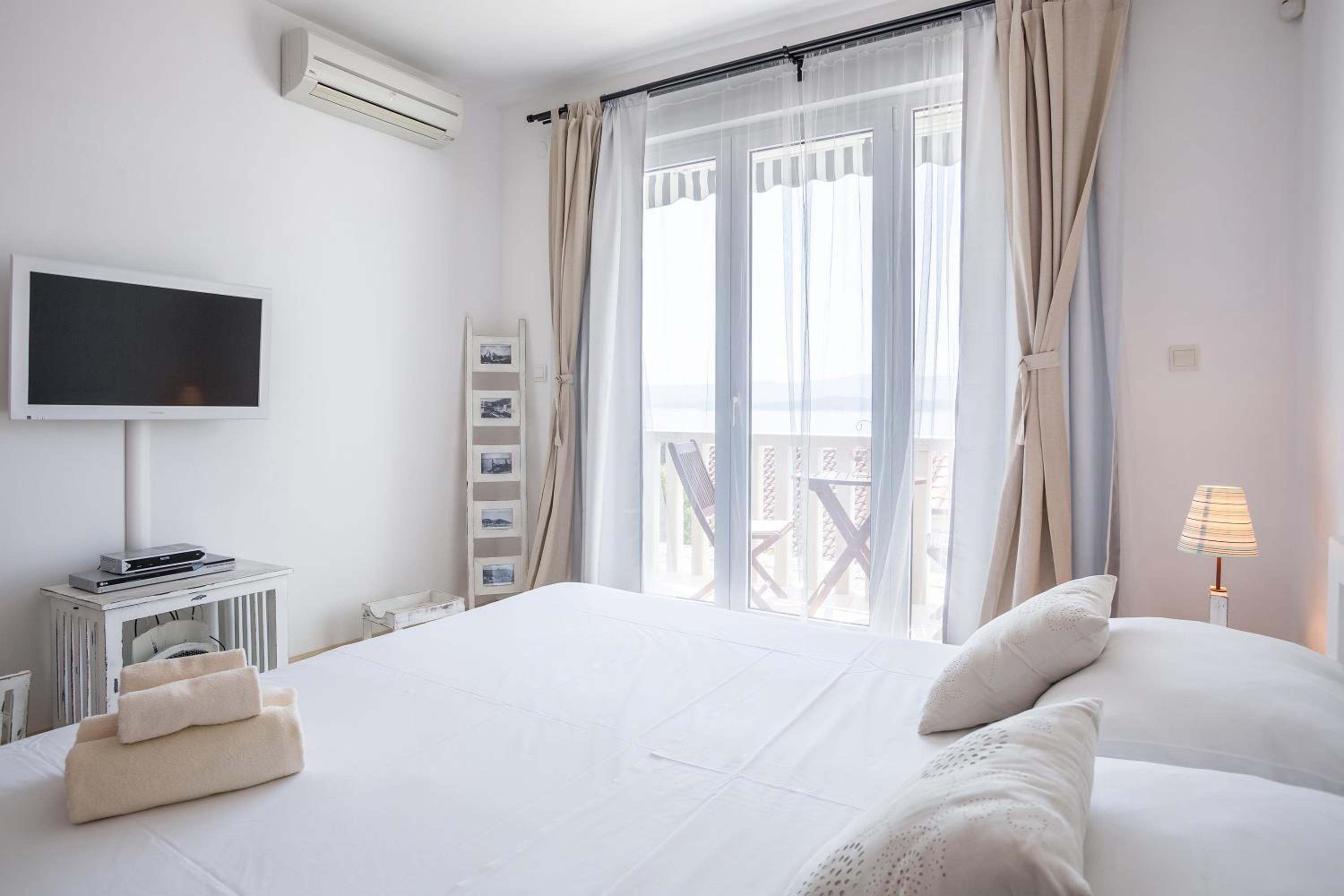 Studio Apartment with Sea View photo 3