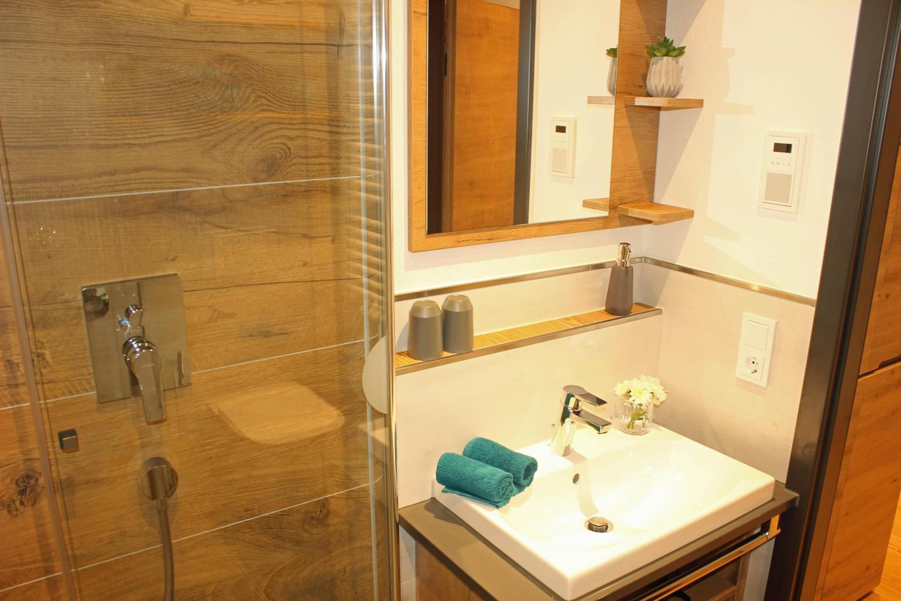 One-Bedroom Apartment With Shower photo 3