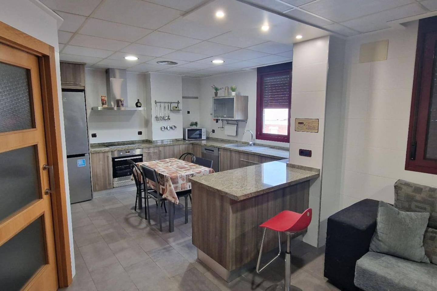 Three-Bedroom House photo 3