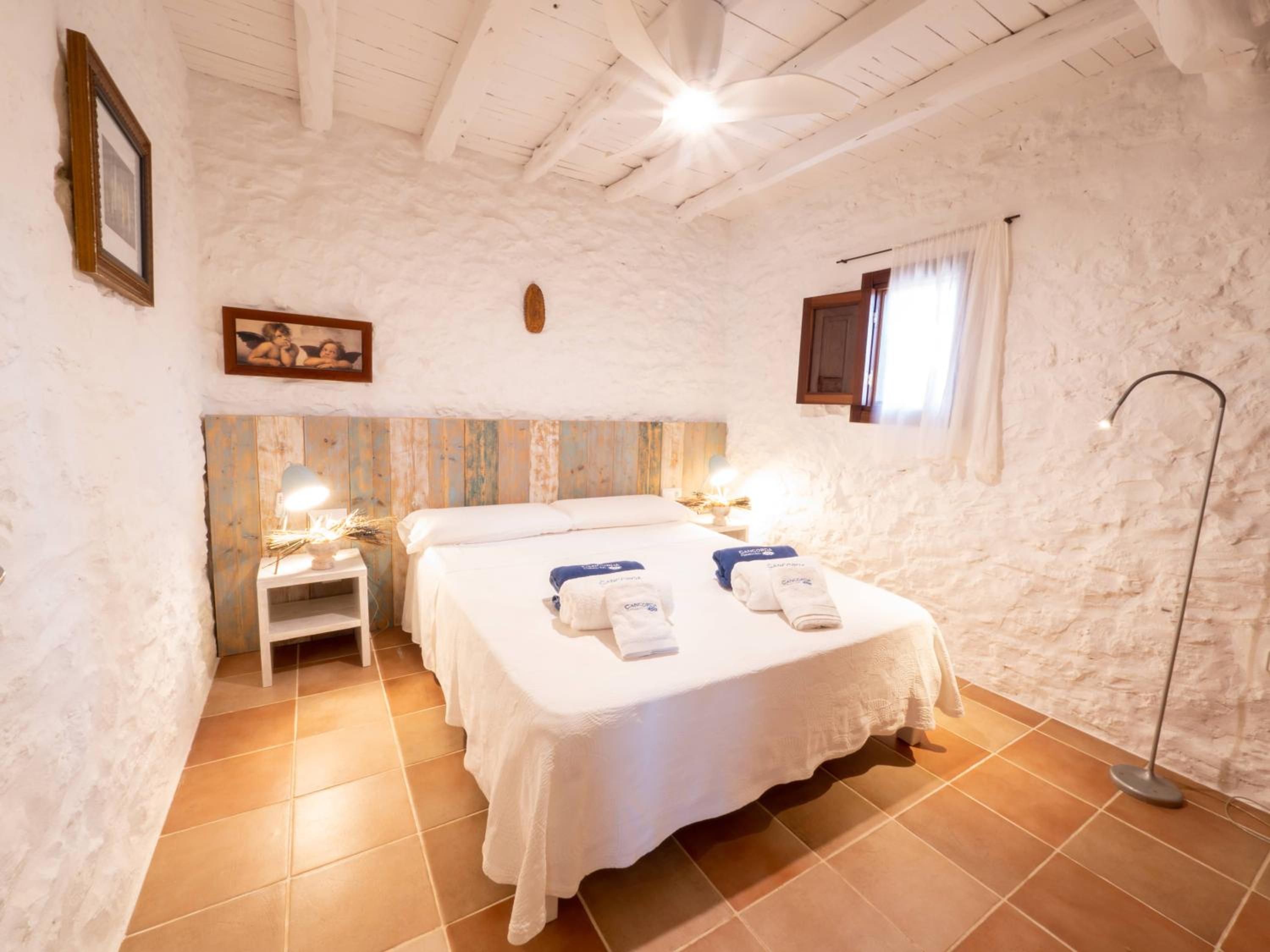 Casa adosada de tres habitaciones, sin piscina