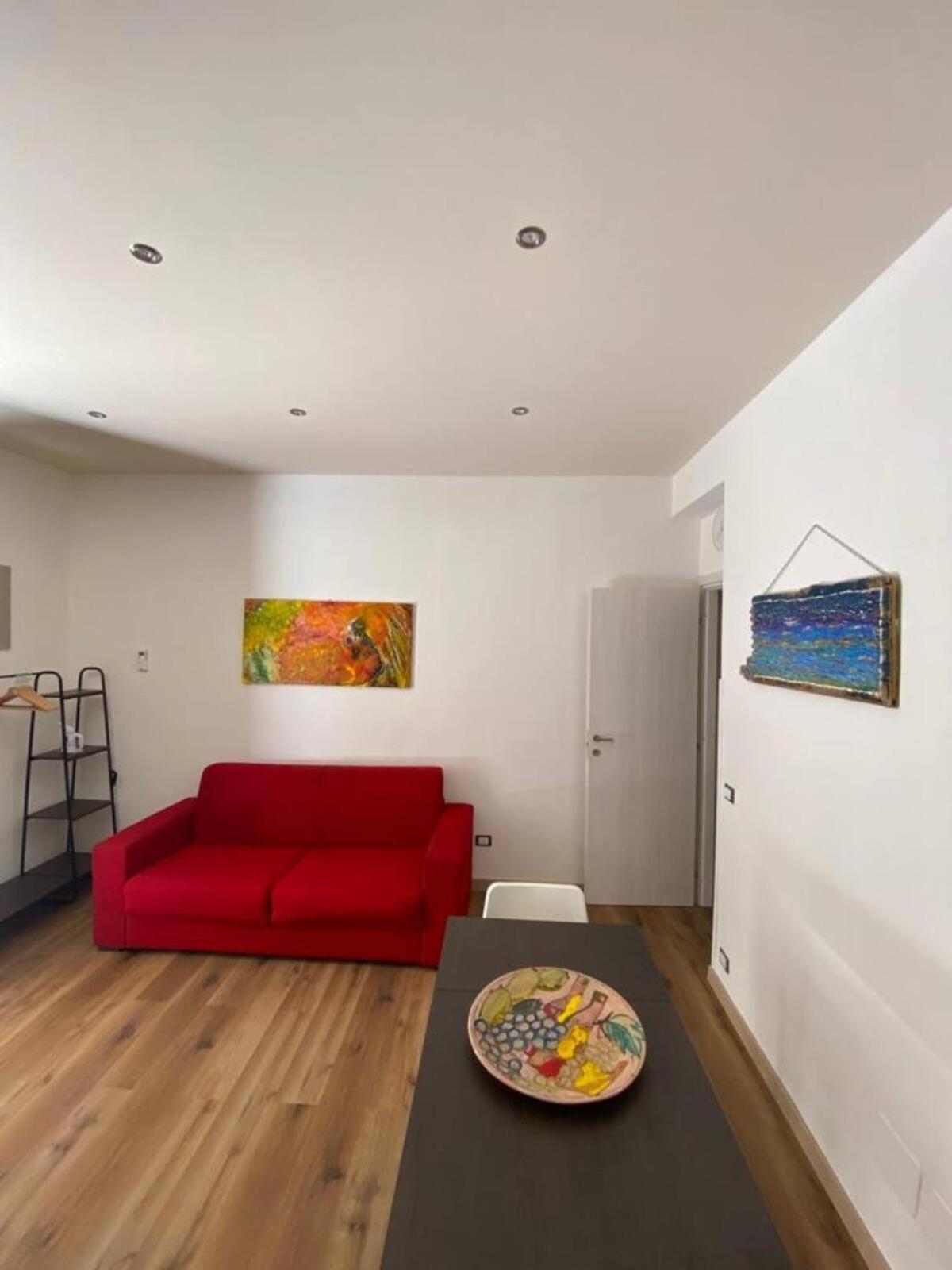 One-Bedroom Apartment photo 1