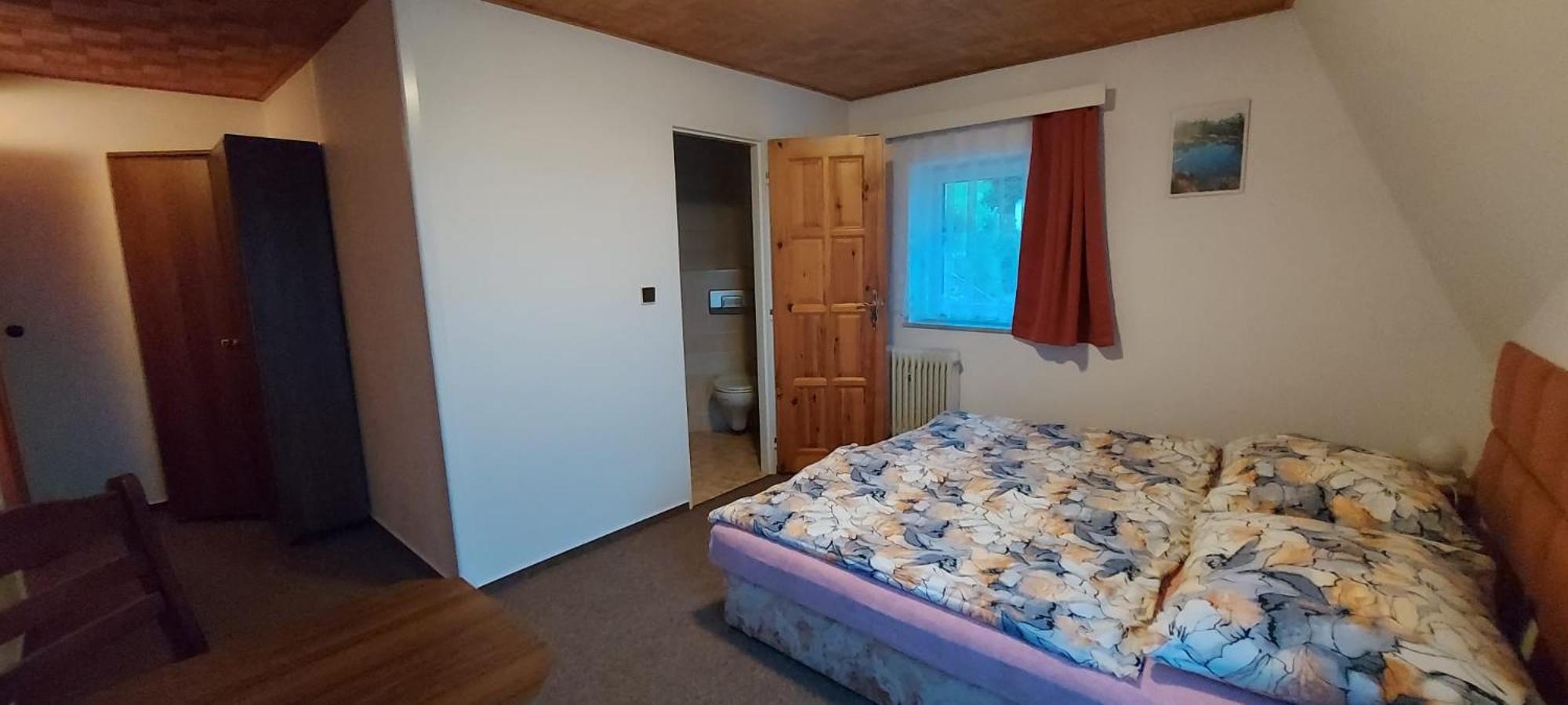 Six-Bedroom House photo 3
