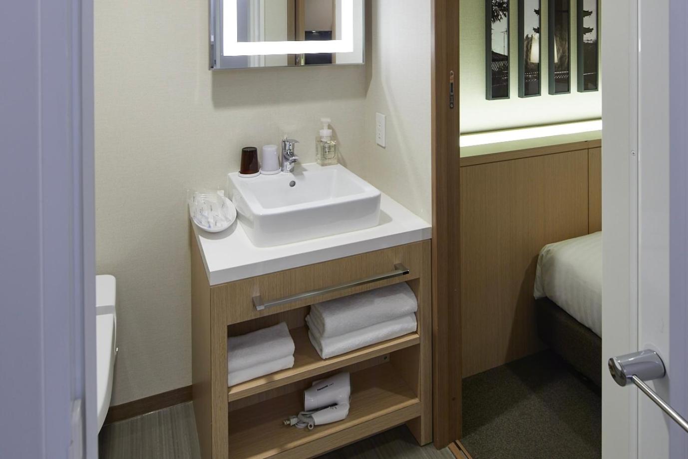 Double Room - Non-Smoking  - Photo 5
