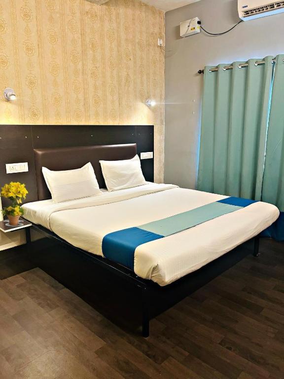 Deluxe Room (2 Adults + 1 Child) photo 1
