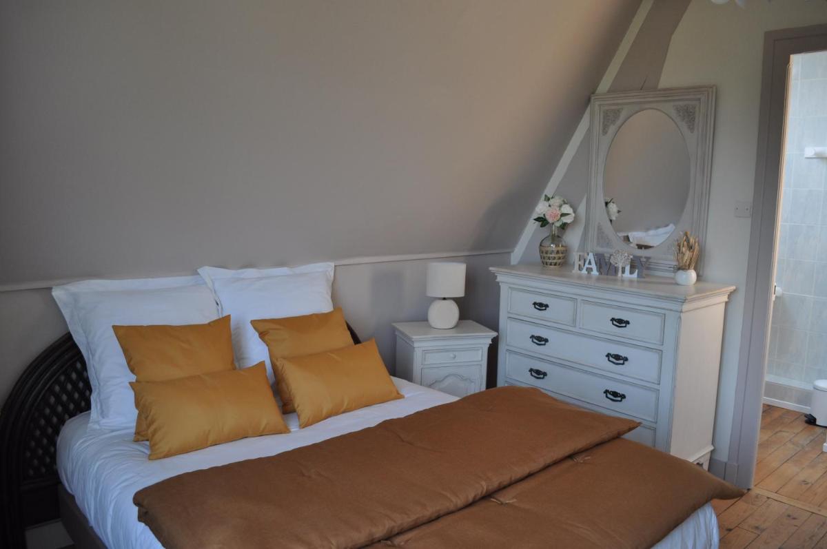 Triple Room with Private Bathroom photo 2
