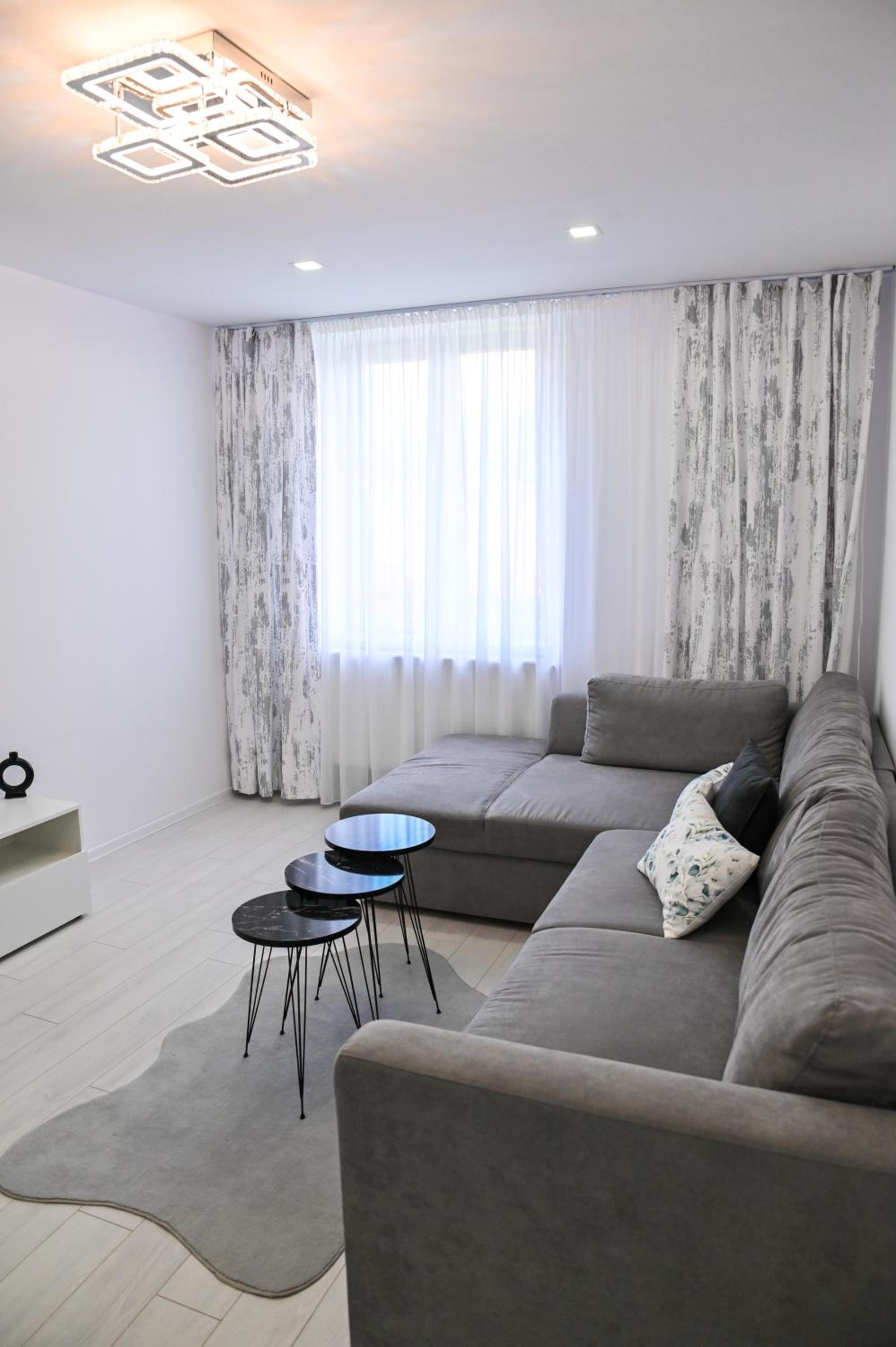 One-Bedroom Apartment photo 1