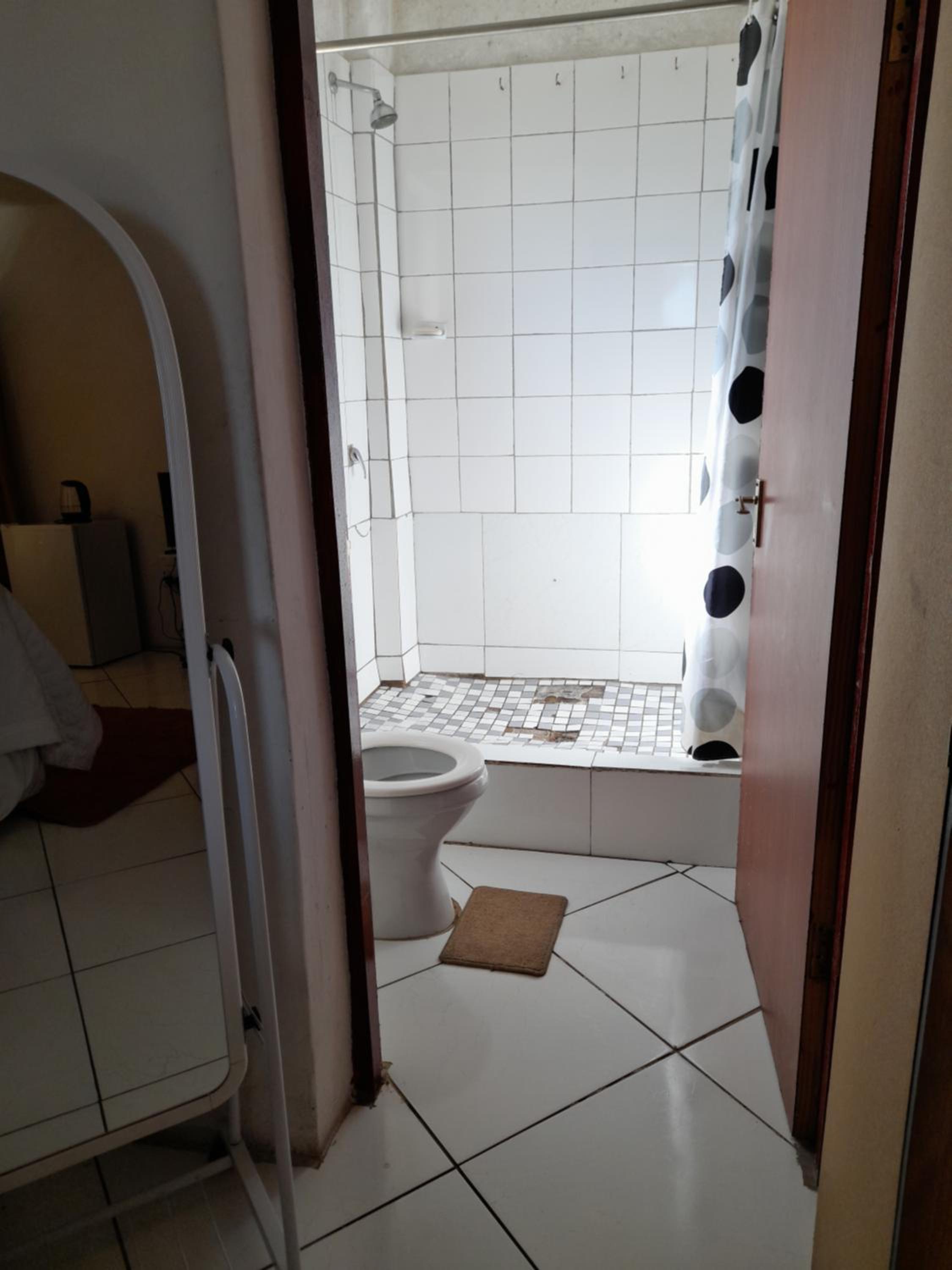 Double Room with Private Bathroom - Photo 5