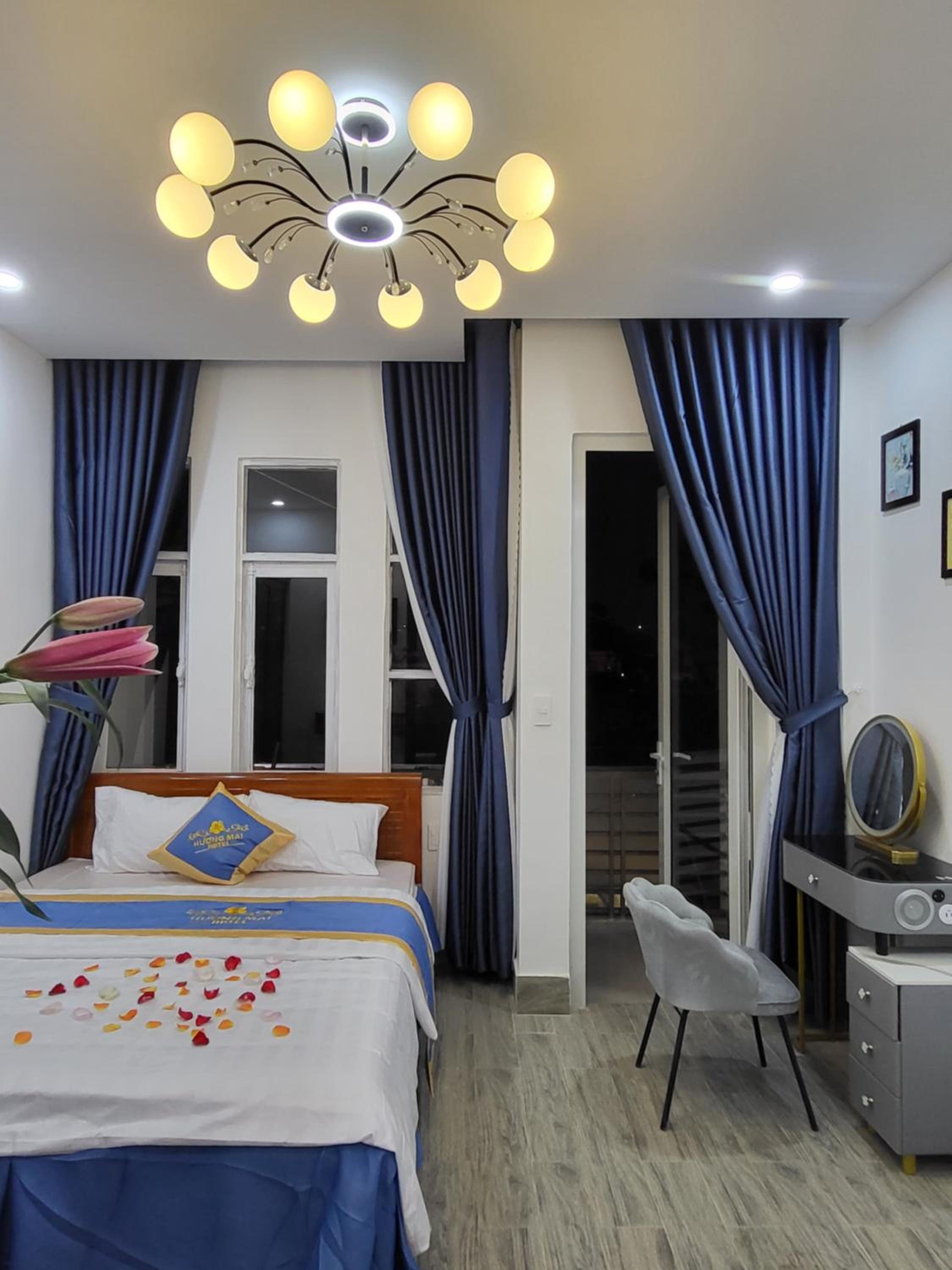 Queen Room with Balcony photo 3
