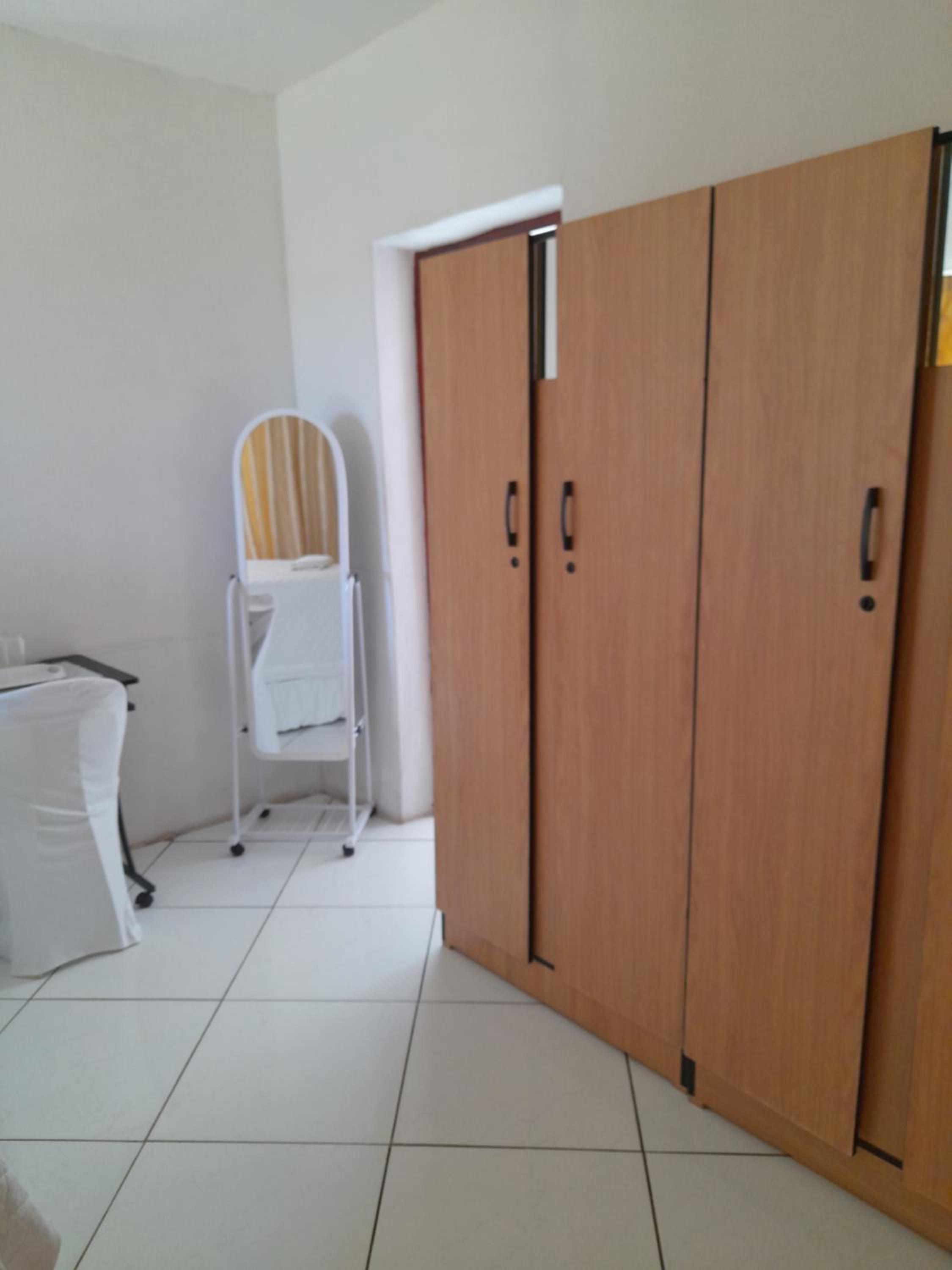 Double Room with Private Bathroom - Photo 3