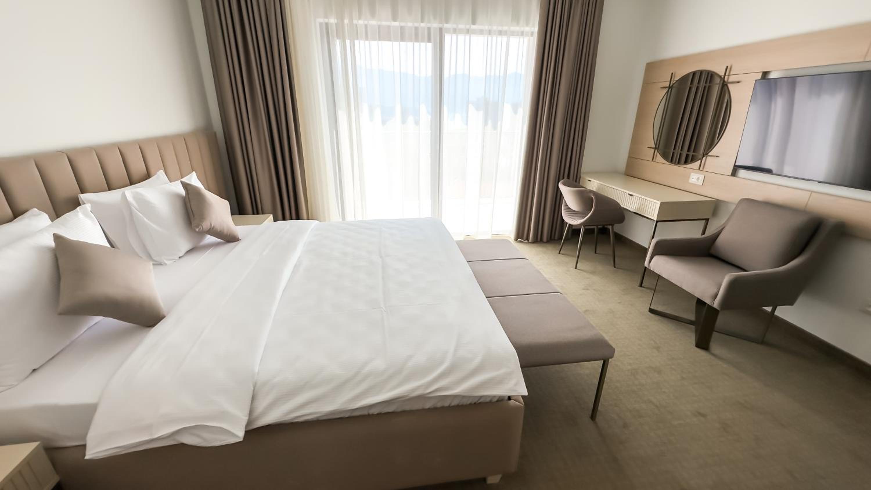 Standard Double or Twin Room with Balcony - Photo 8
