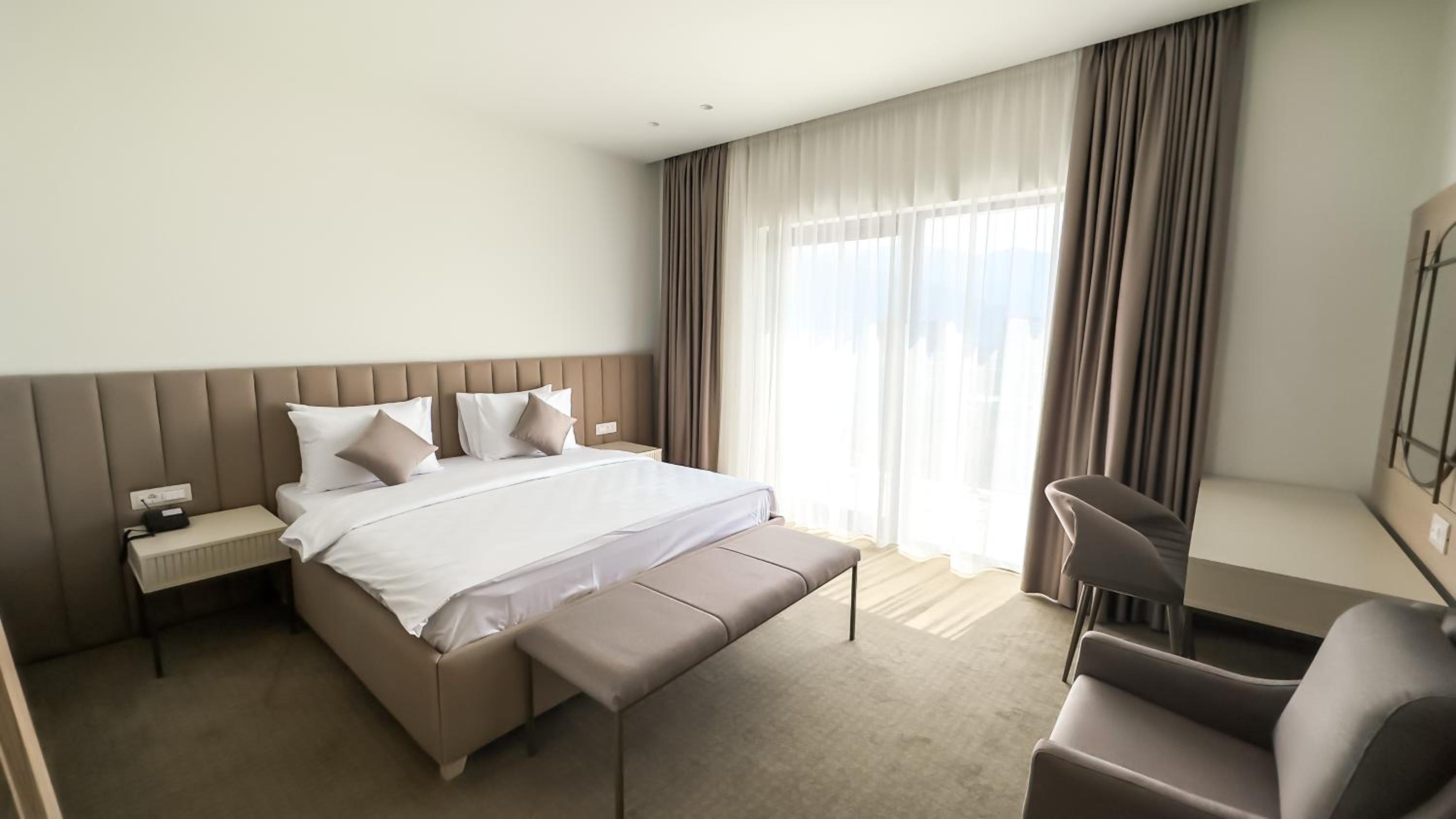Standard Double or Twin Room with Balcony - Photo 5