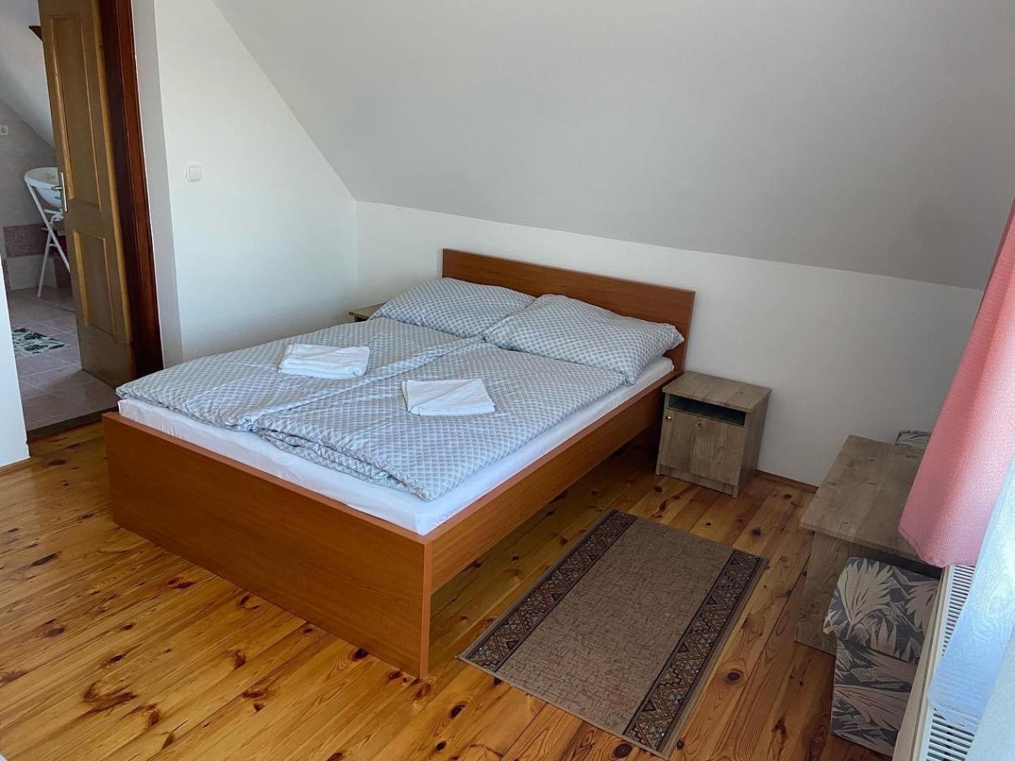 Five-Bedroom House photo 2