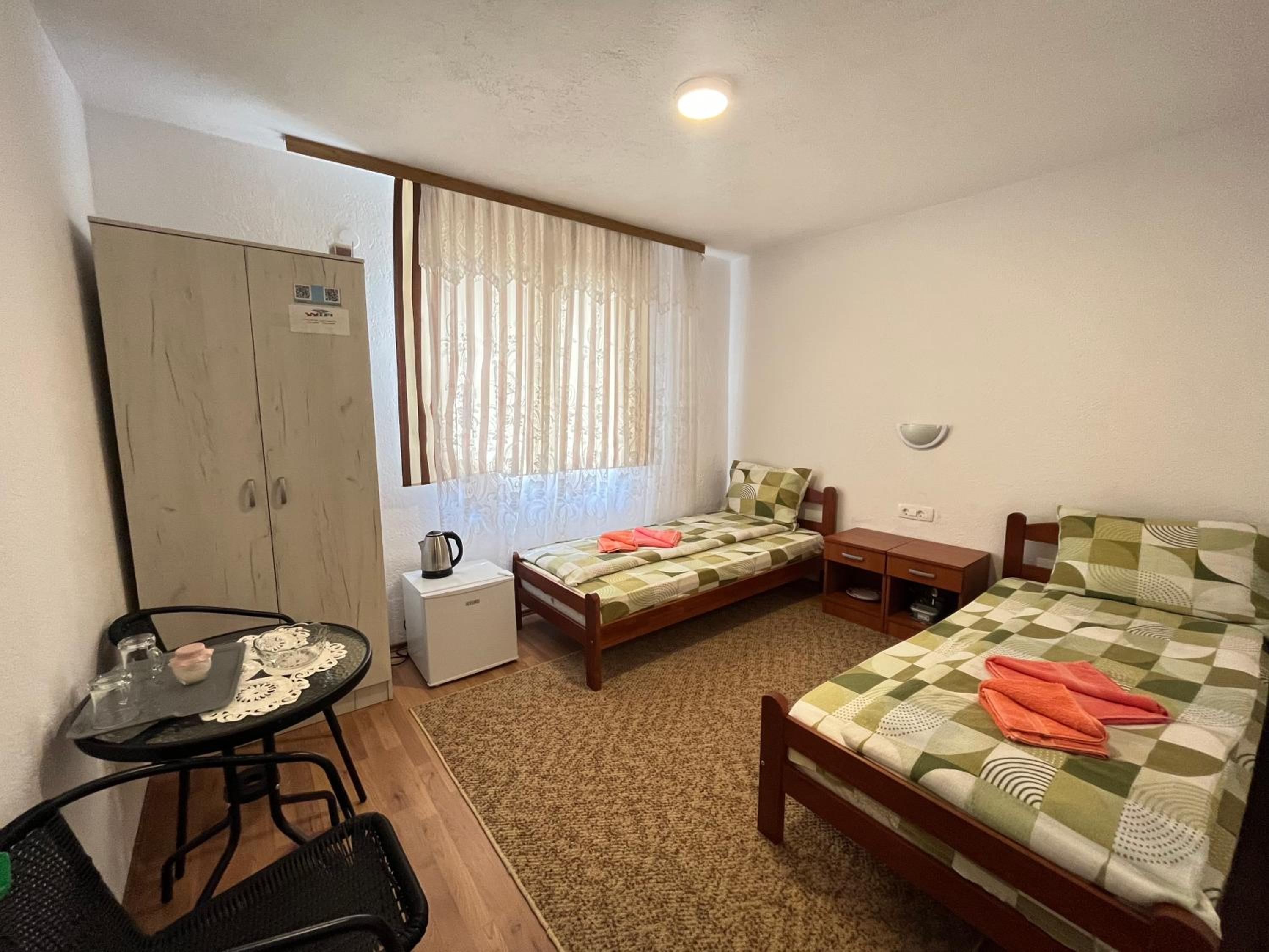 Twin Room with Shared Bathroom photo 1