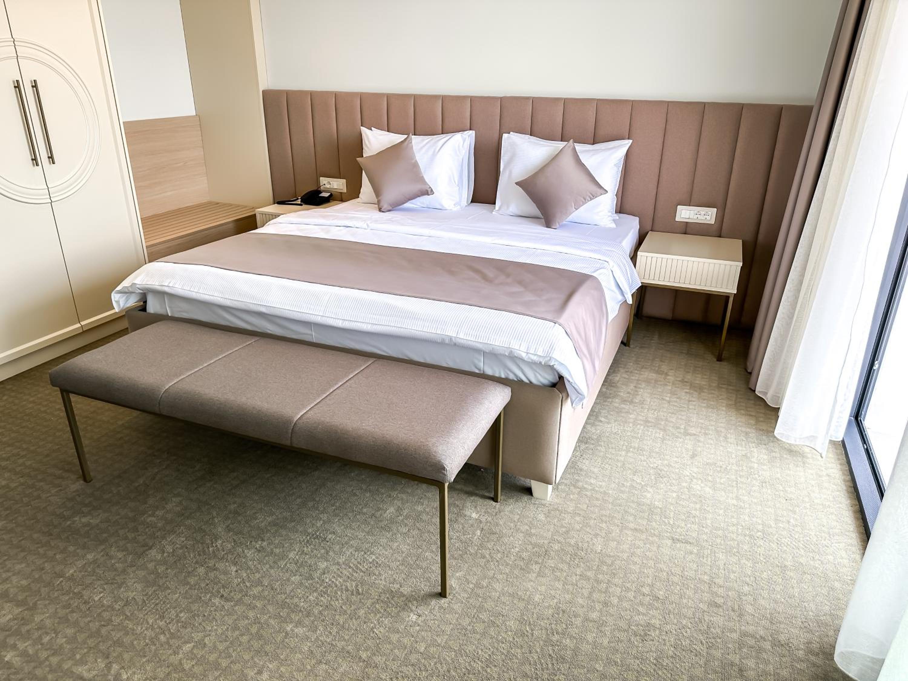 Standard Double or Twin Room with Balcony - Photo 6