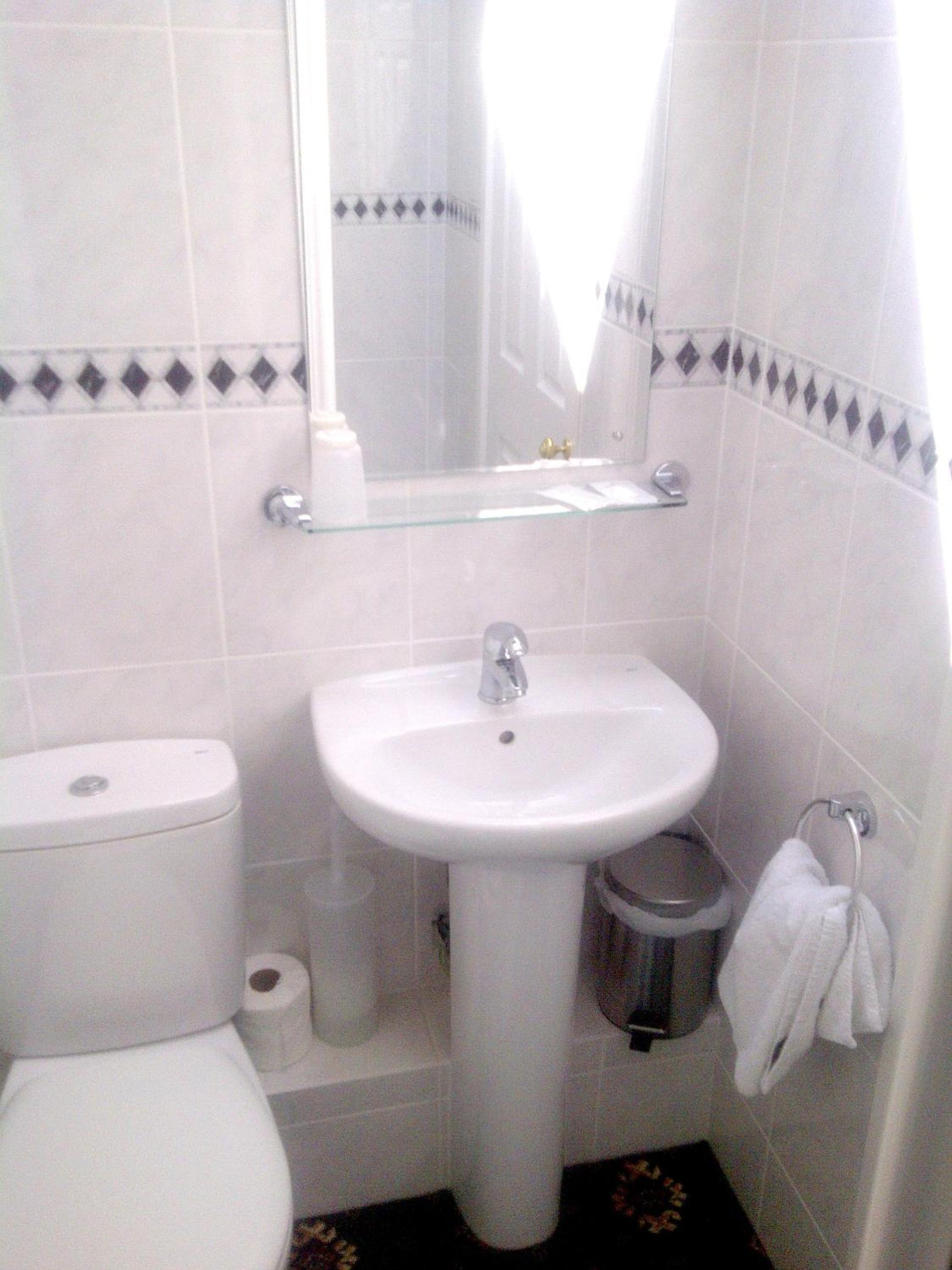Double Room - Photo 16