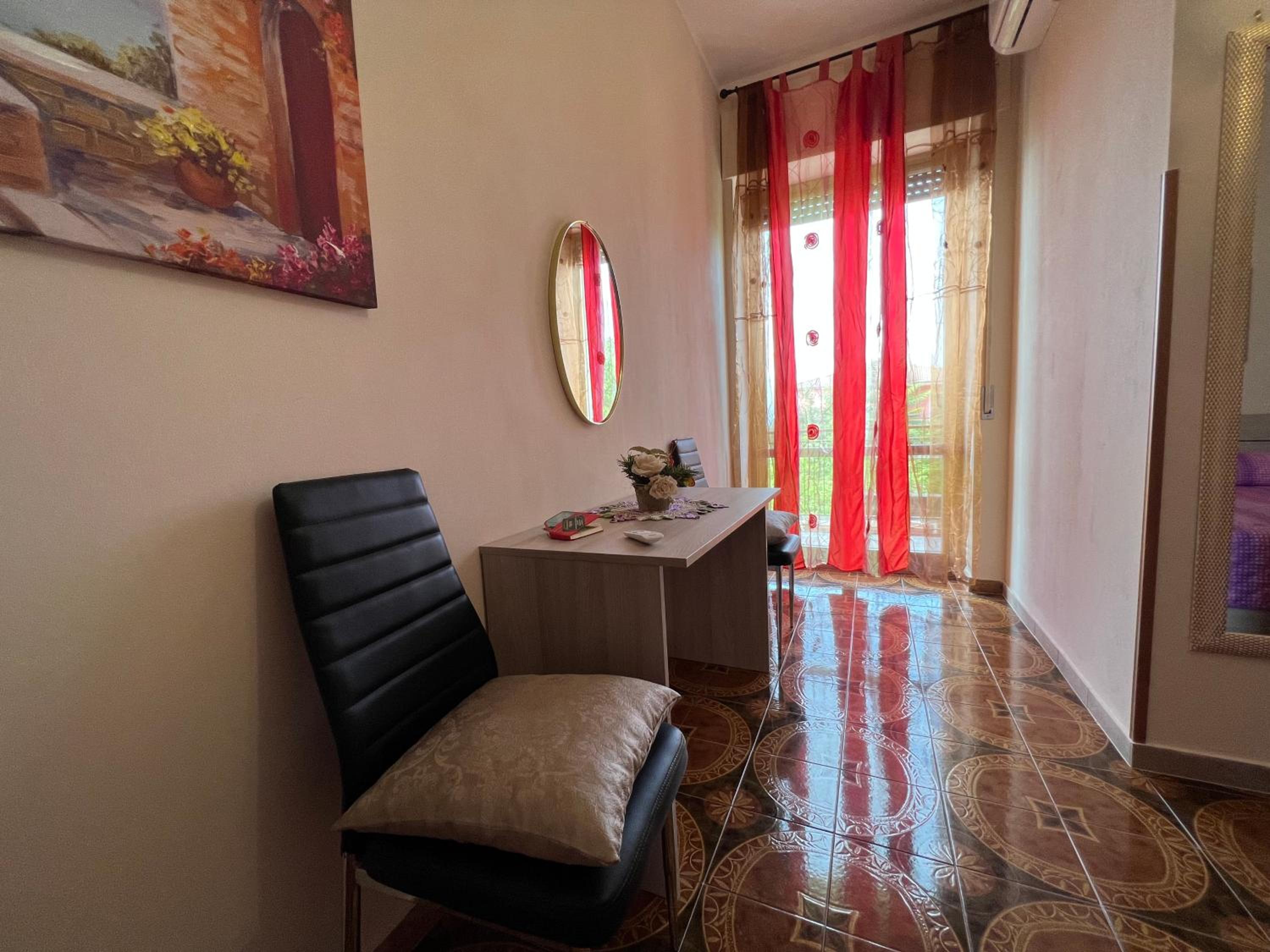 Deluxe Double Room with Balcony - Photo 4