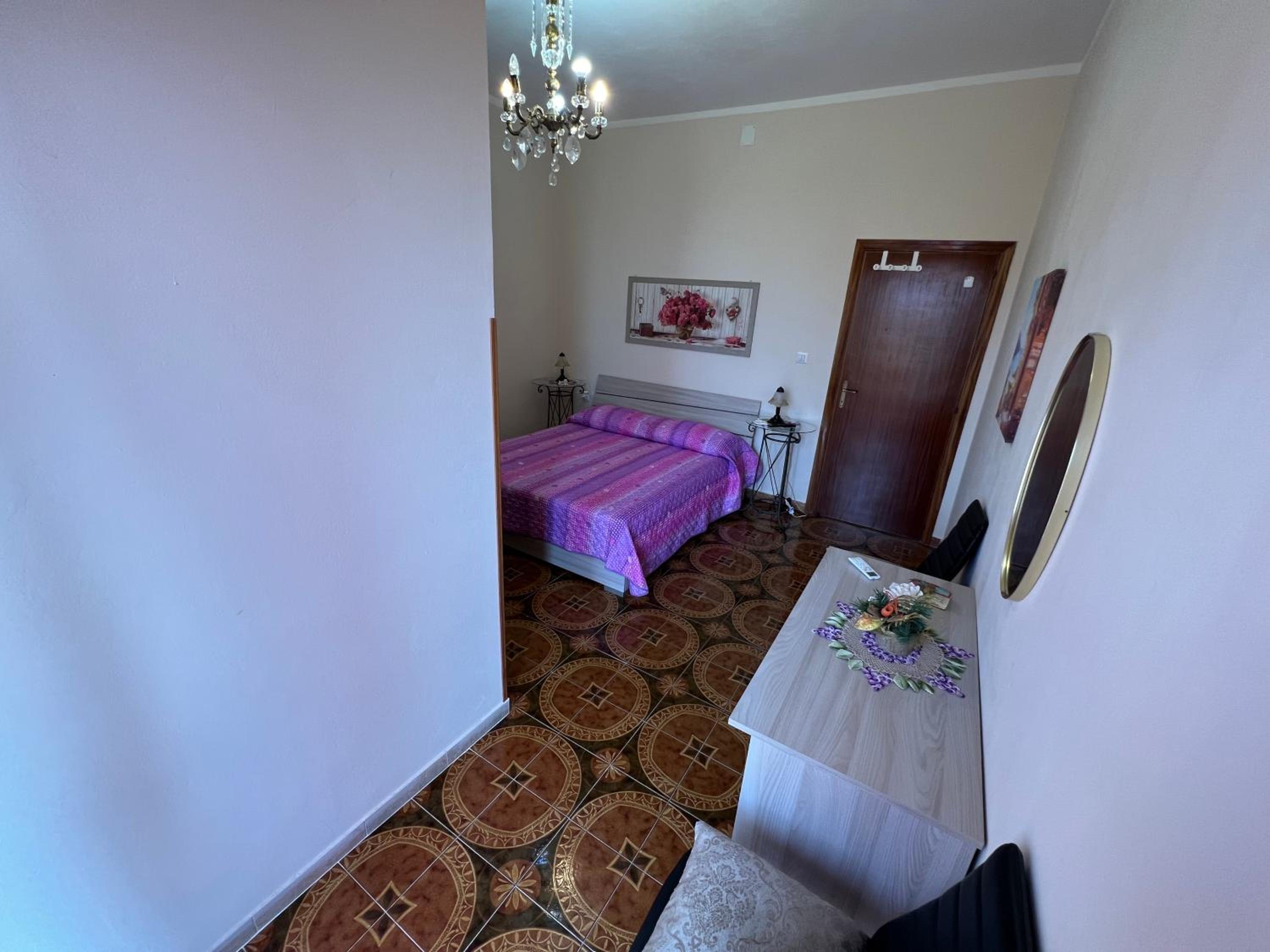 Deluxe Double Room with Balcony - Photo 5