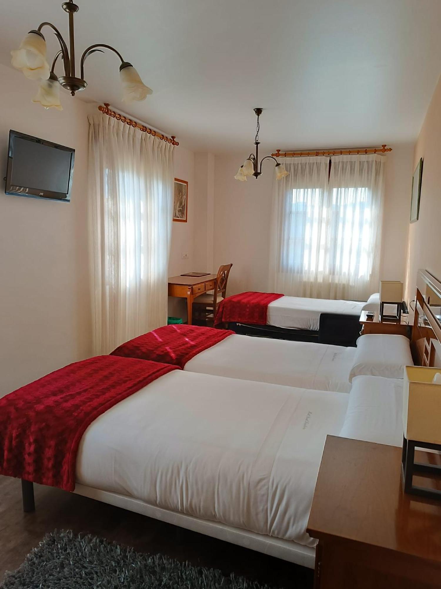 Habitación Triple con Baño Privado