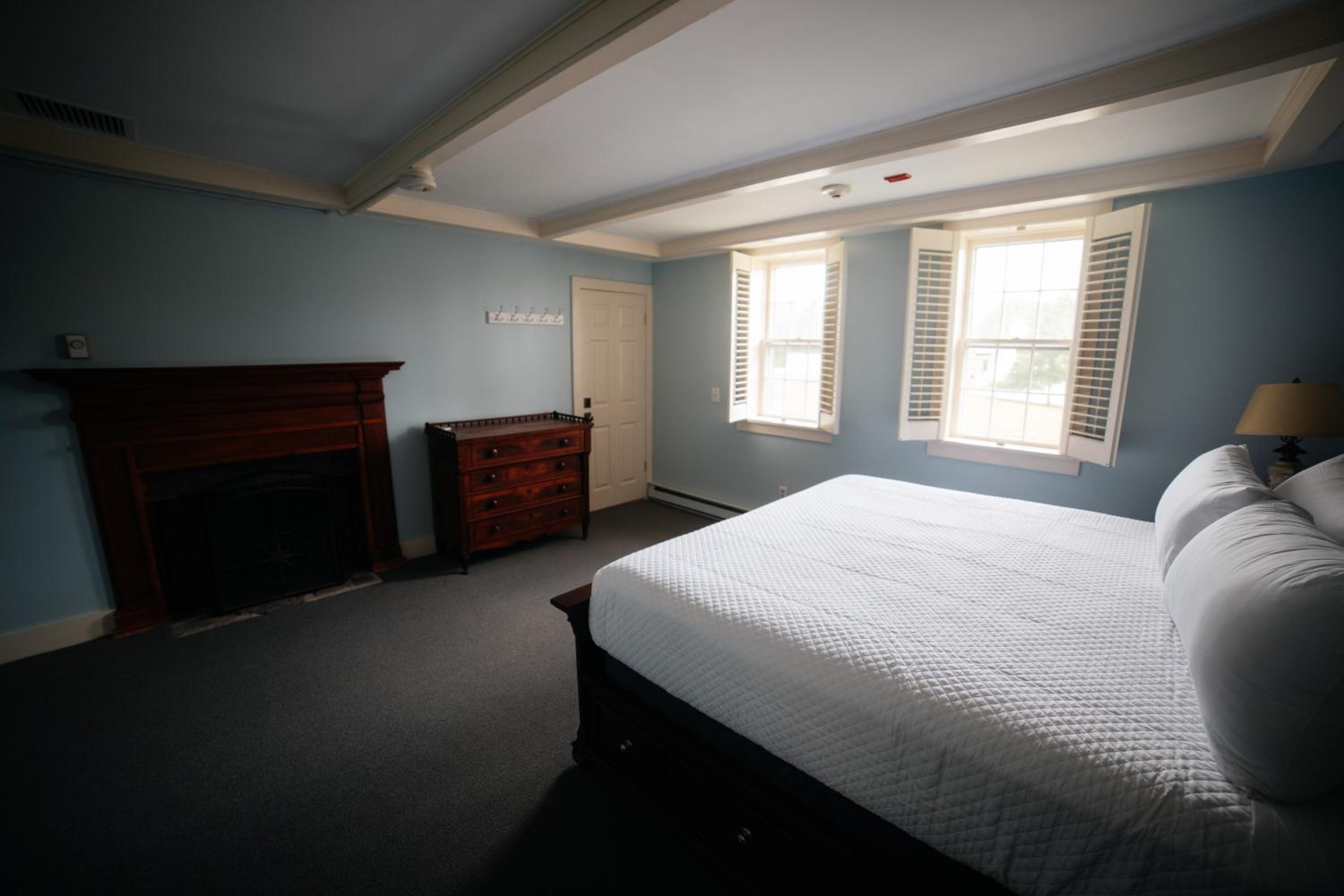 Deluxe King Suite - Photo 2