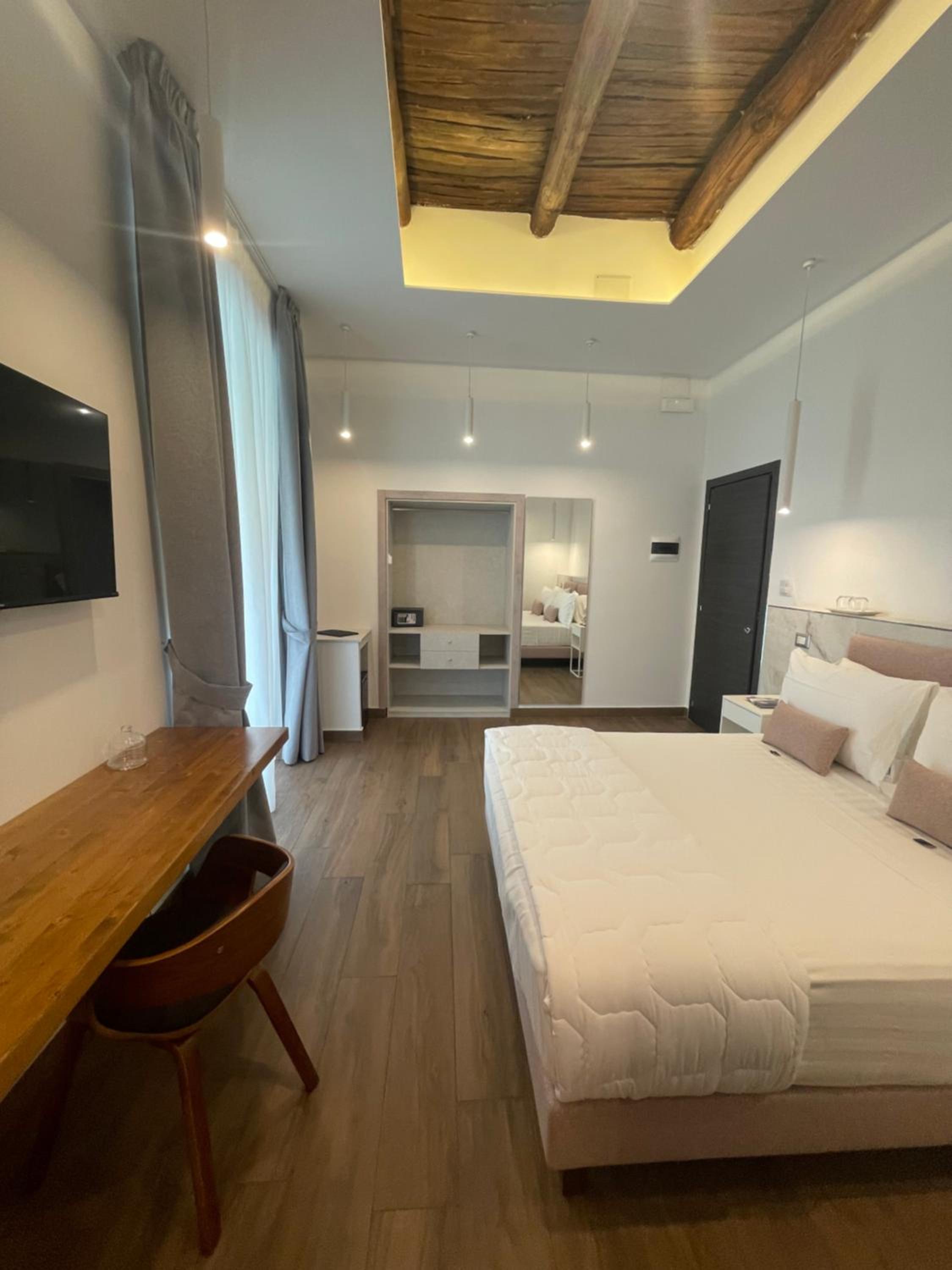 King Room with Balcony photo 2