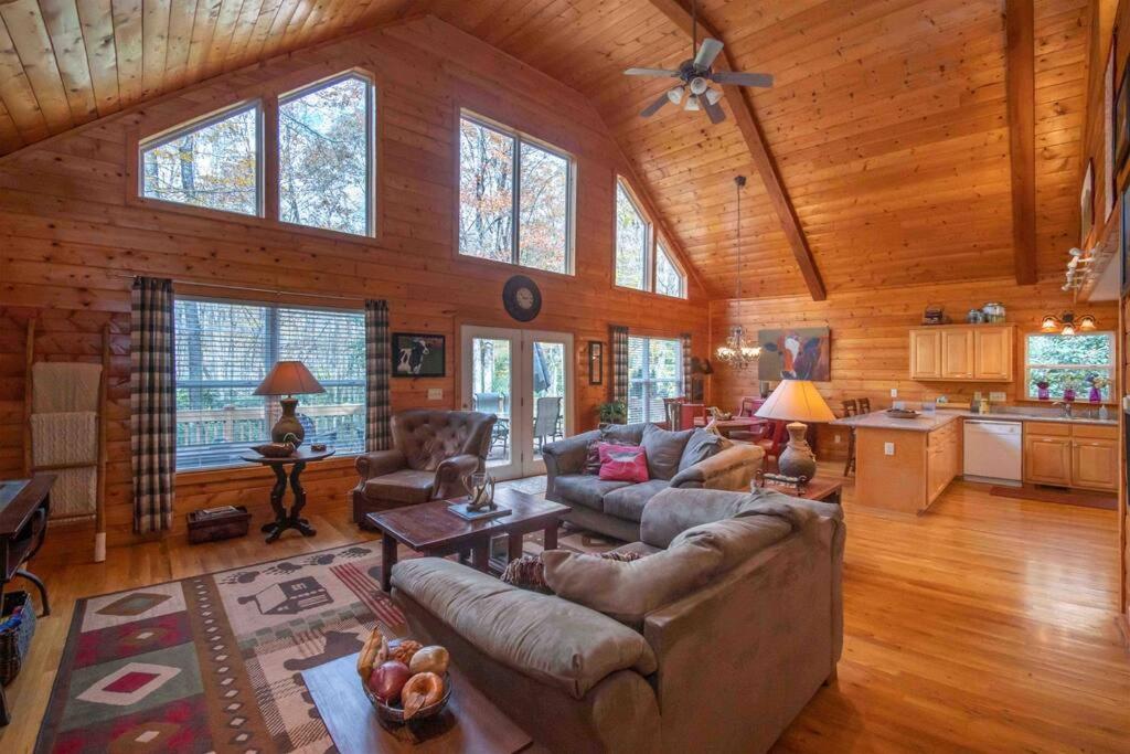 Three-Bedroom House photo 3