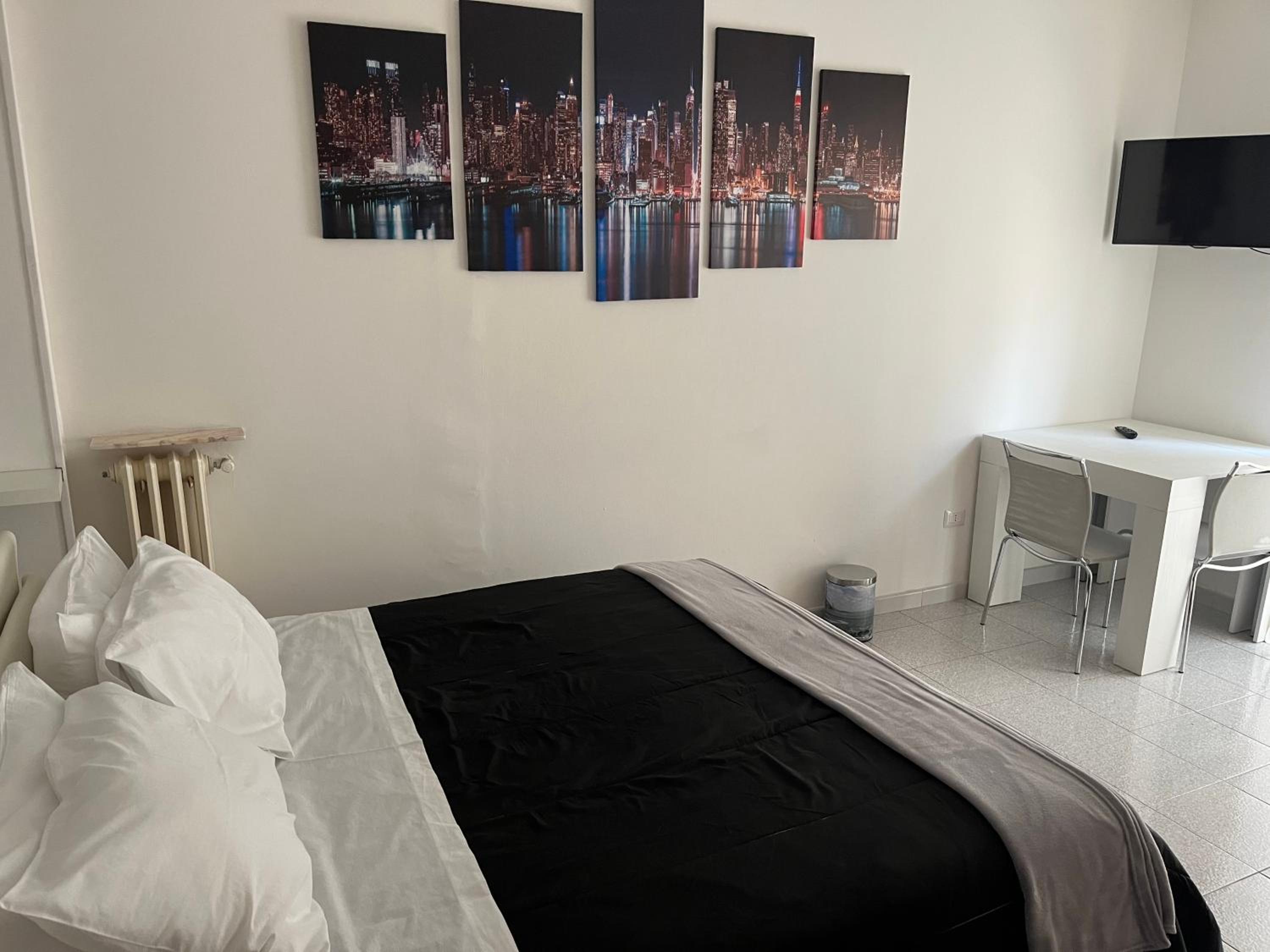 One-Bedroom House photo 1