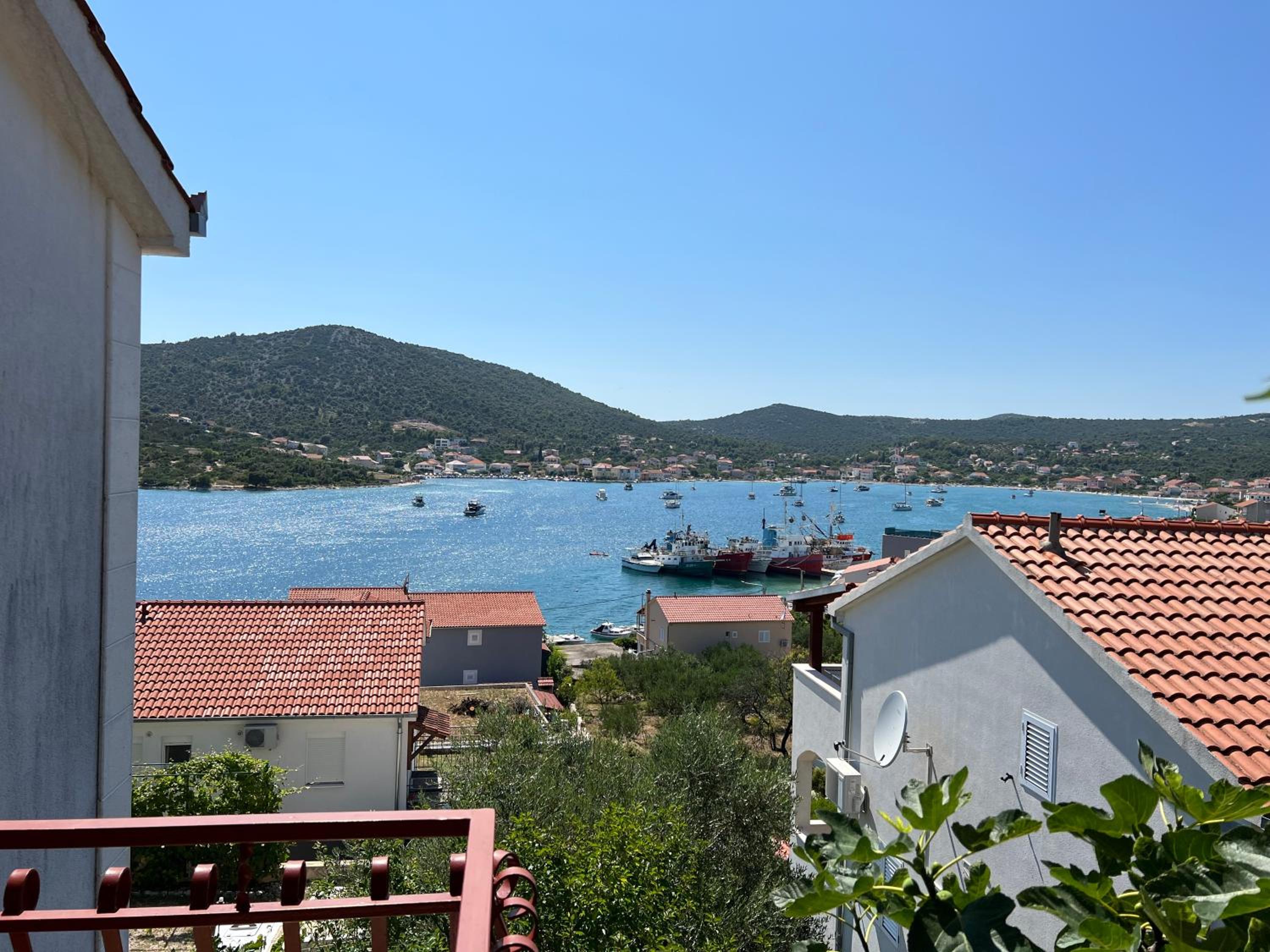 Apartment with Sea View photo 2