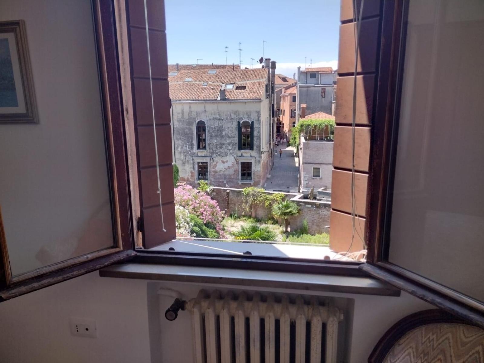 Double Room With Shared Bathroom photo 3