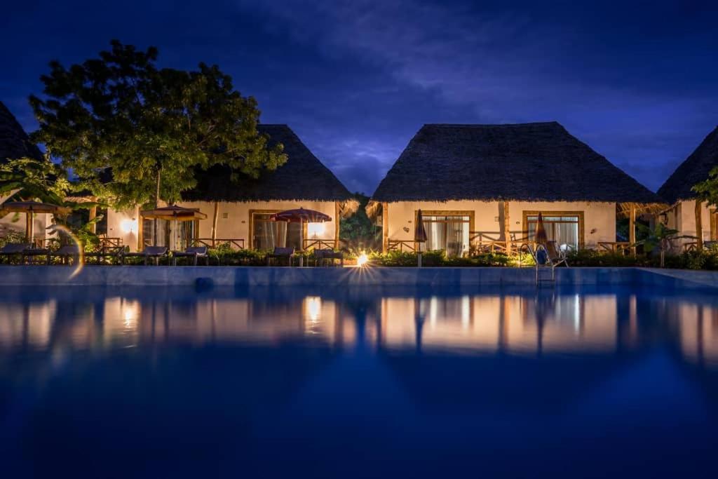 Triple Room with Pool View - Photo 6