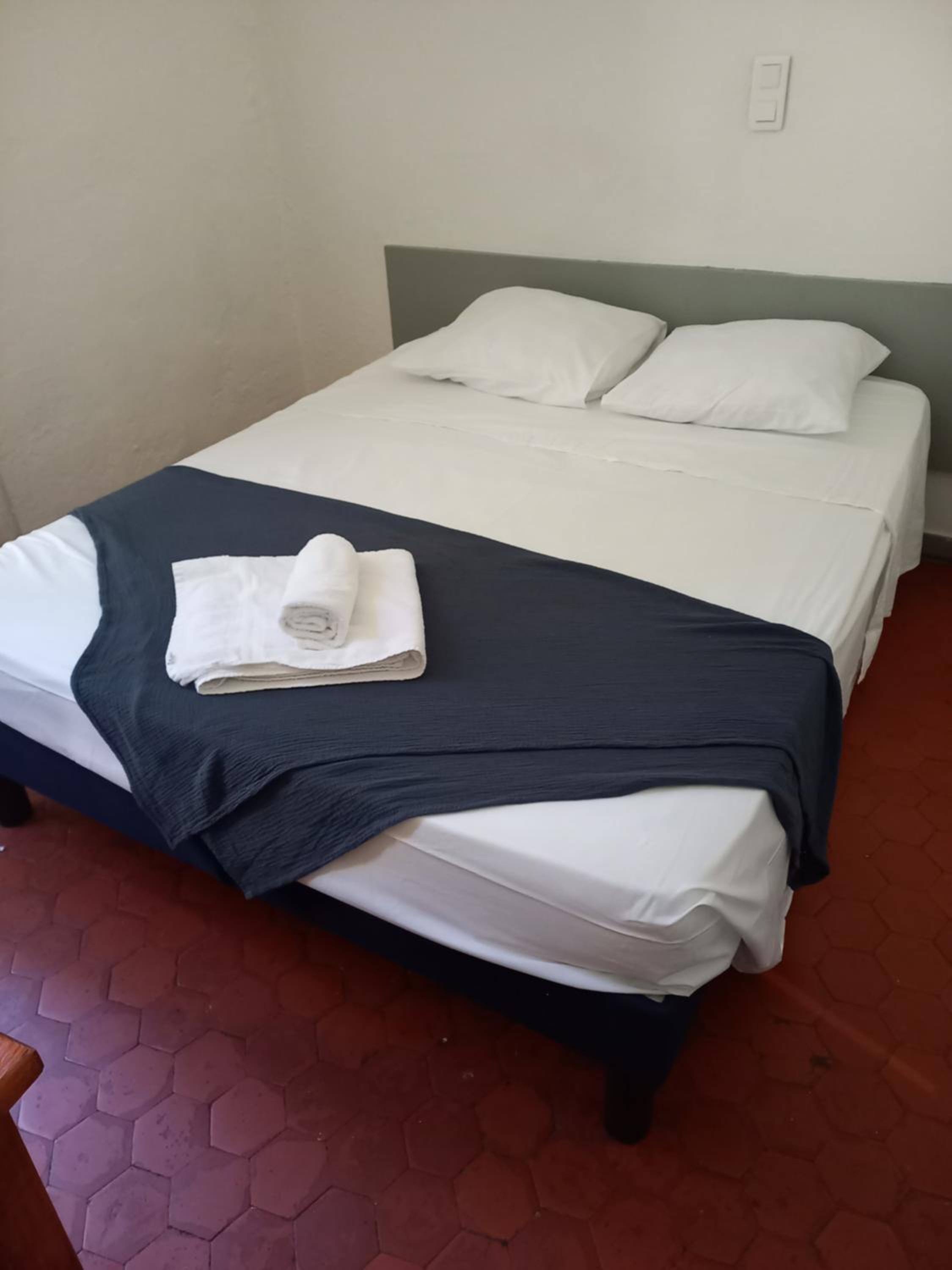 Double Room with Shower - Photo 3