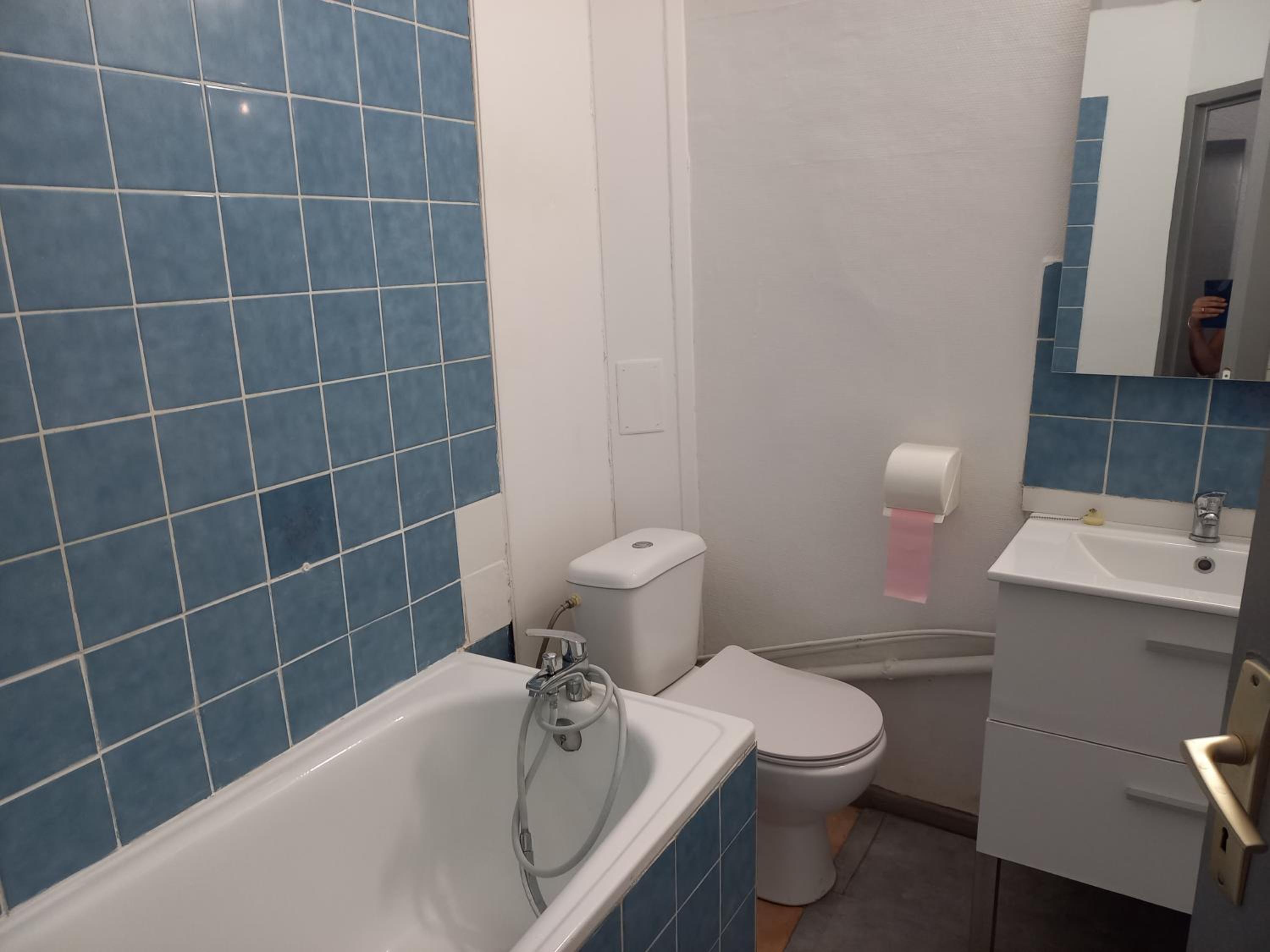 Double Room with Shower - Photo 5